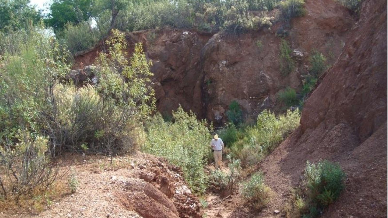 Frentes en roca generados tras la explotación de barita en la mina Manzorro.