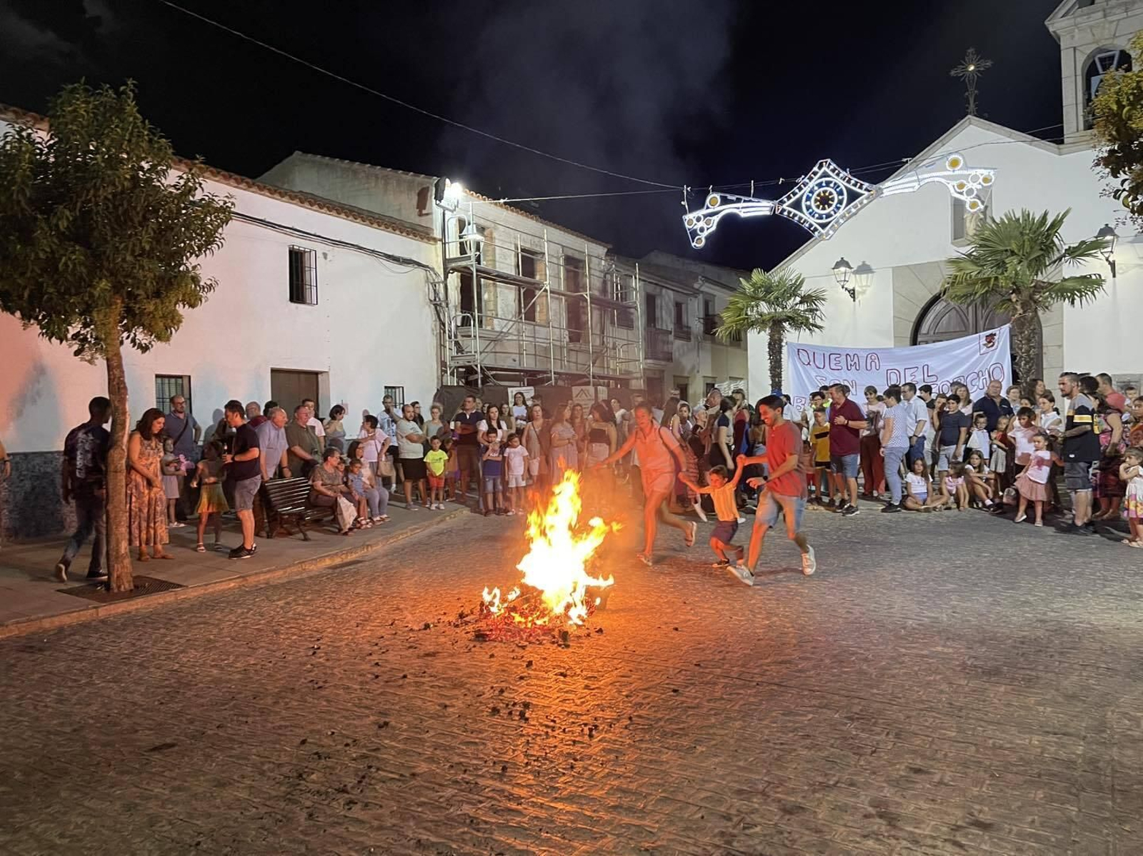 La quema de corcho por San Bartolomé en Pozoblanco, en fotografías La quema de corcho por San Bartolomé en Pozoblanco, en fotografías