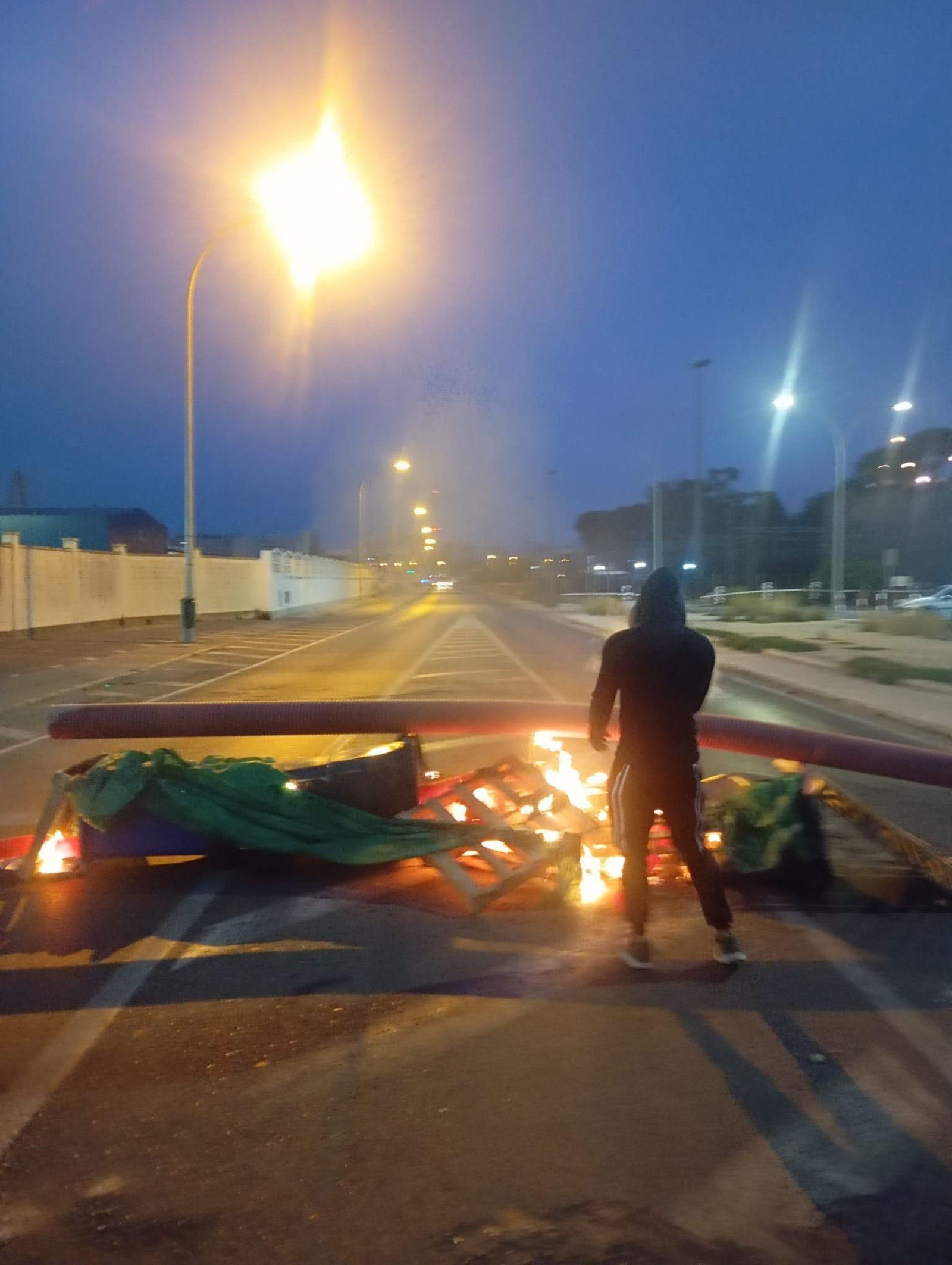 Imágenes del primer día de huelga del metal en Cádiz