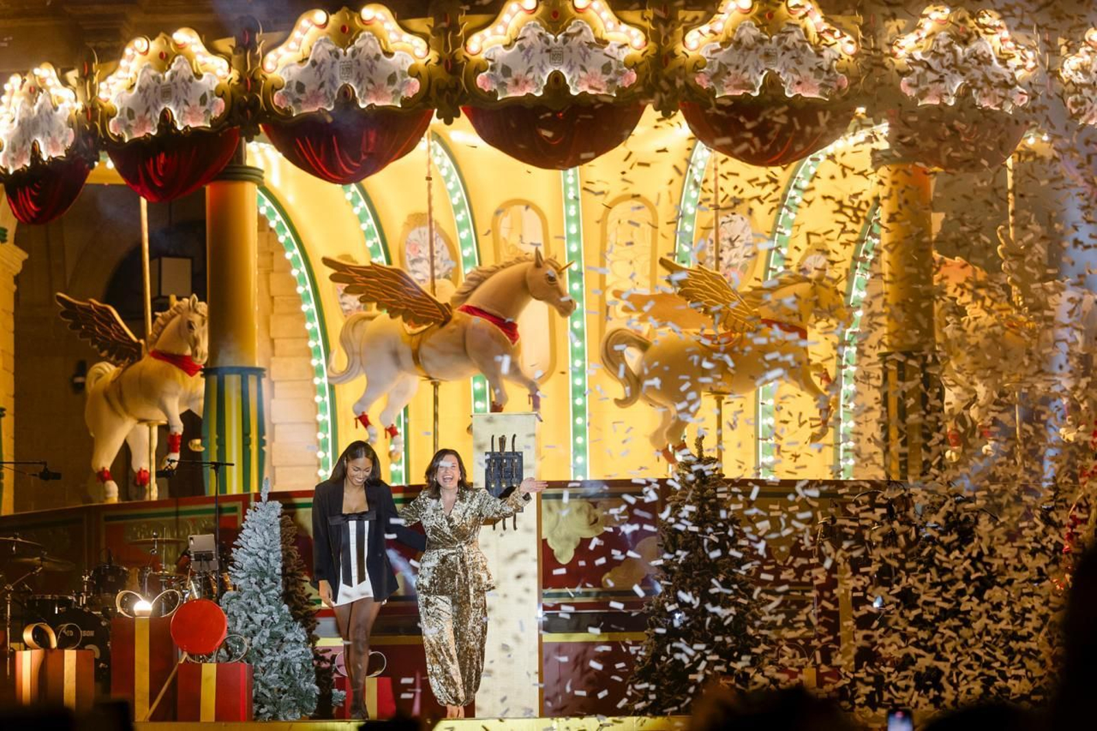 San Fernando enciende las luces en la primera gran tarde de la Navidad: las imágenes