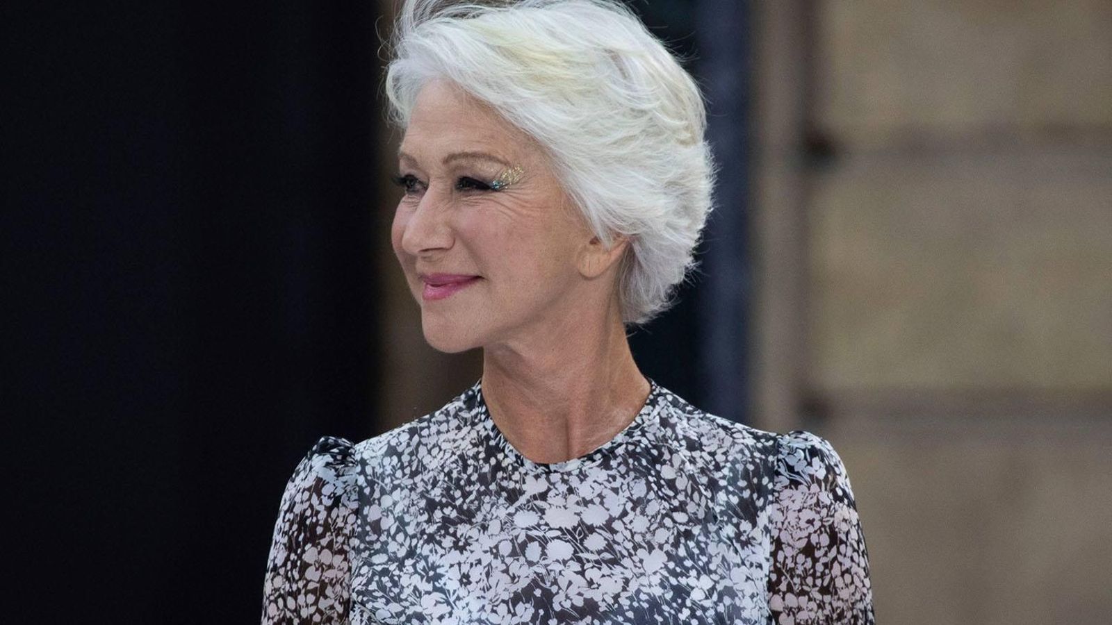 Corte de pelo jagged bob para presumir de canas.