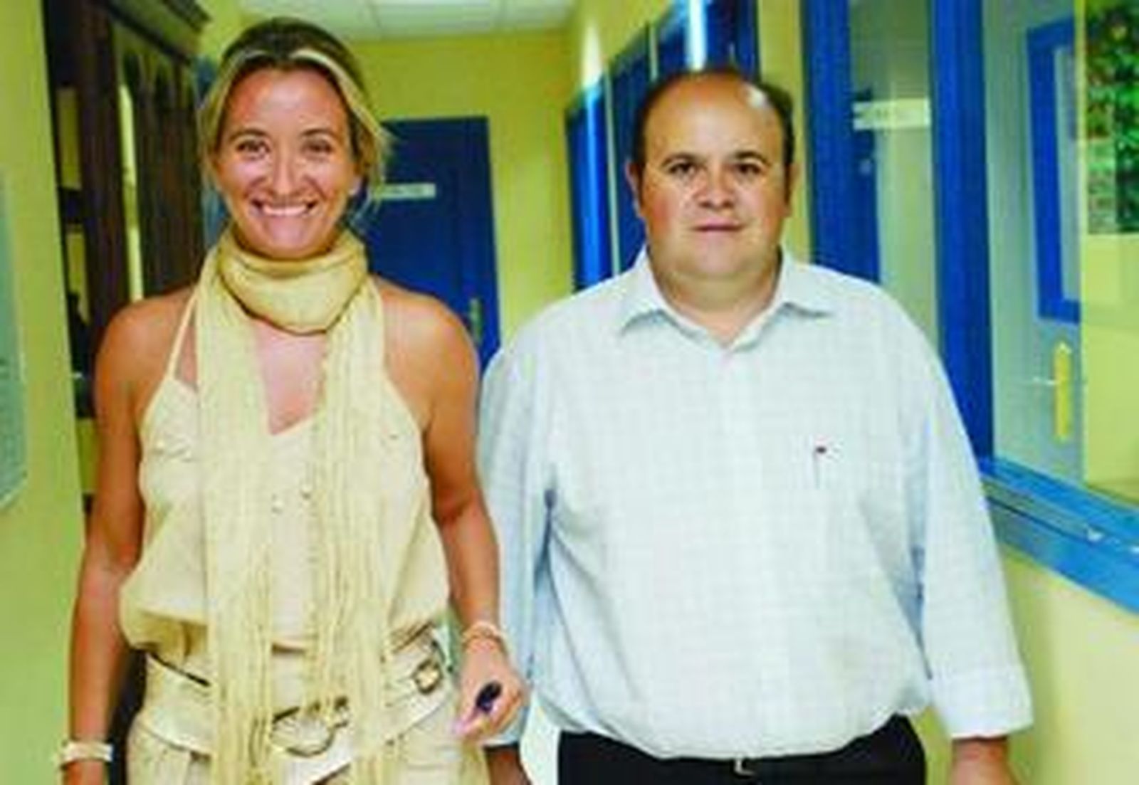 José Antonio Robles y la parlamentaria Carolina González, en la sede provincial del PP.