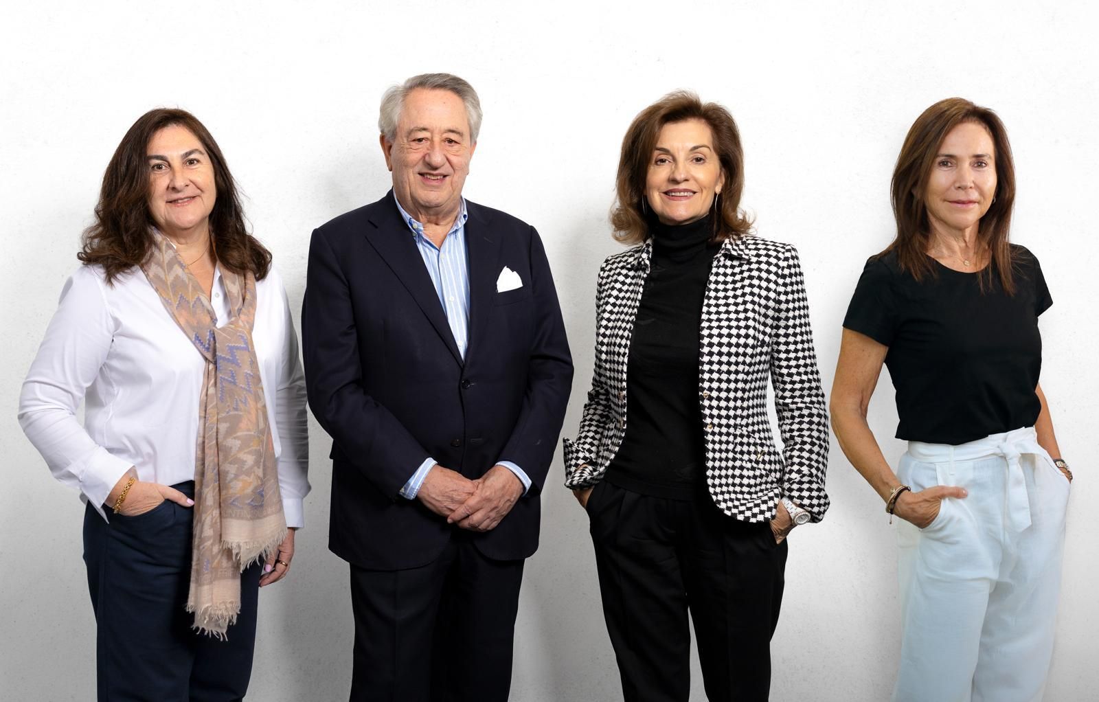 De izquierda a derecha, Gabriela Luksic, Javier Targhetta, Mar Madrid y Paola Luksic