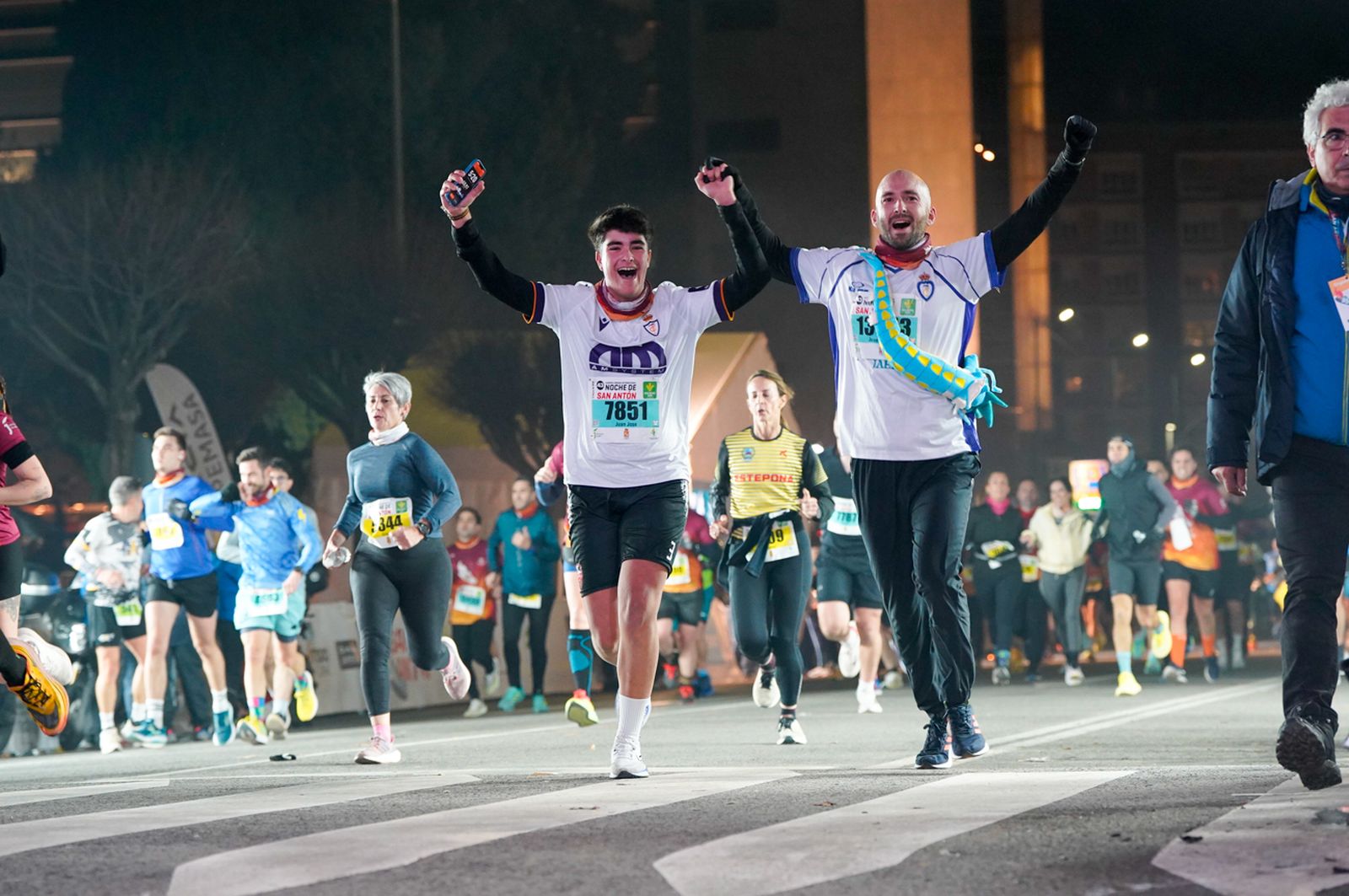 En imágenes: búscate en tu llegada a meta de la Carrera de San Antón 2026 (13)