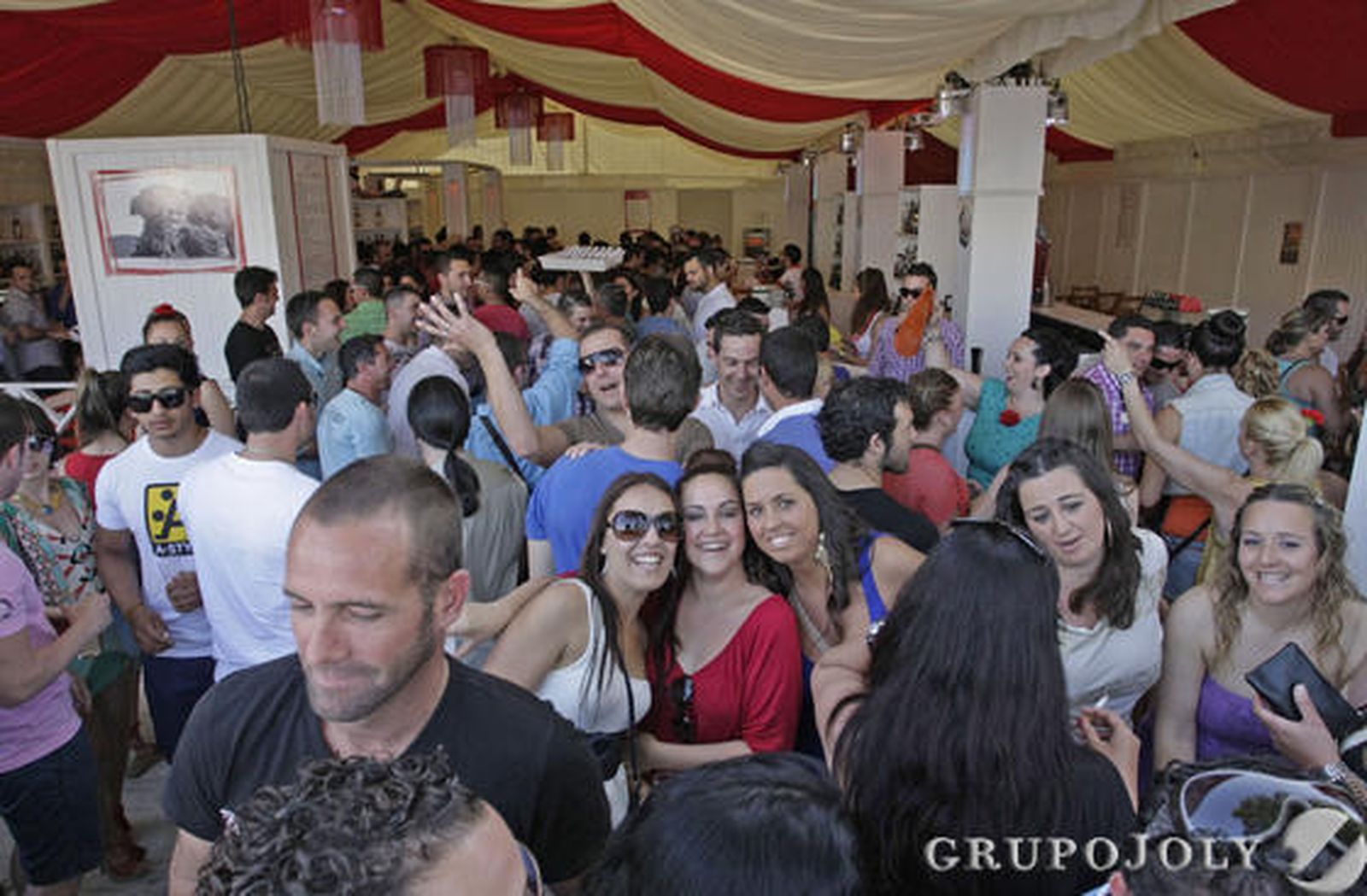 Nada como un buen plato de jamón y una copita manzanilla para refrescar la jornada de feria.

Foto: Erasmo Fenoy