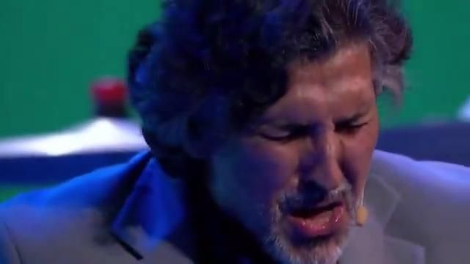 La actuación de Arcángel pone "la piel de gallina" a Juanma Moreno y a todo el Congreso del PP andaluz