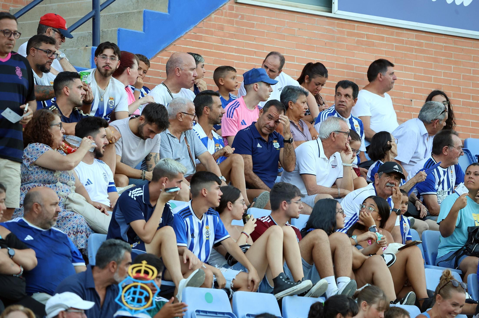 Búscate en las gradas del estadio en la celebración del Trofeo Colombino
