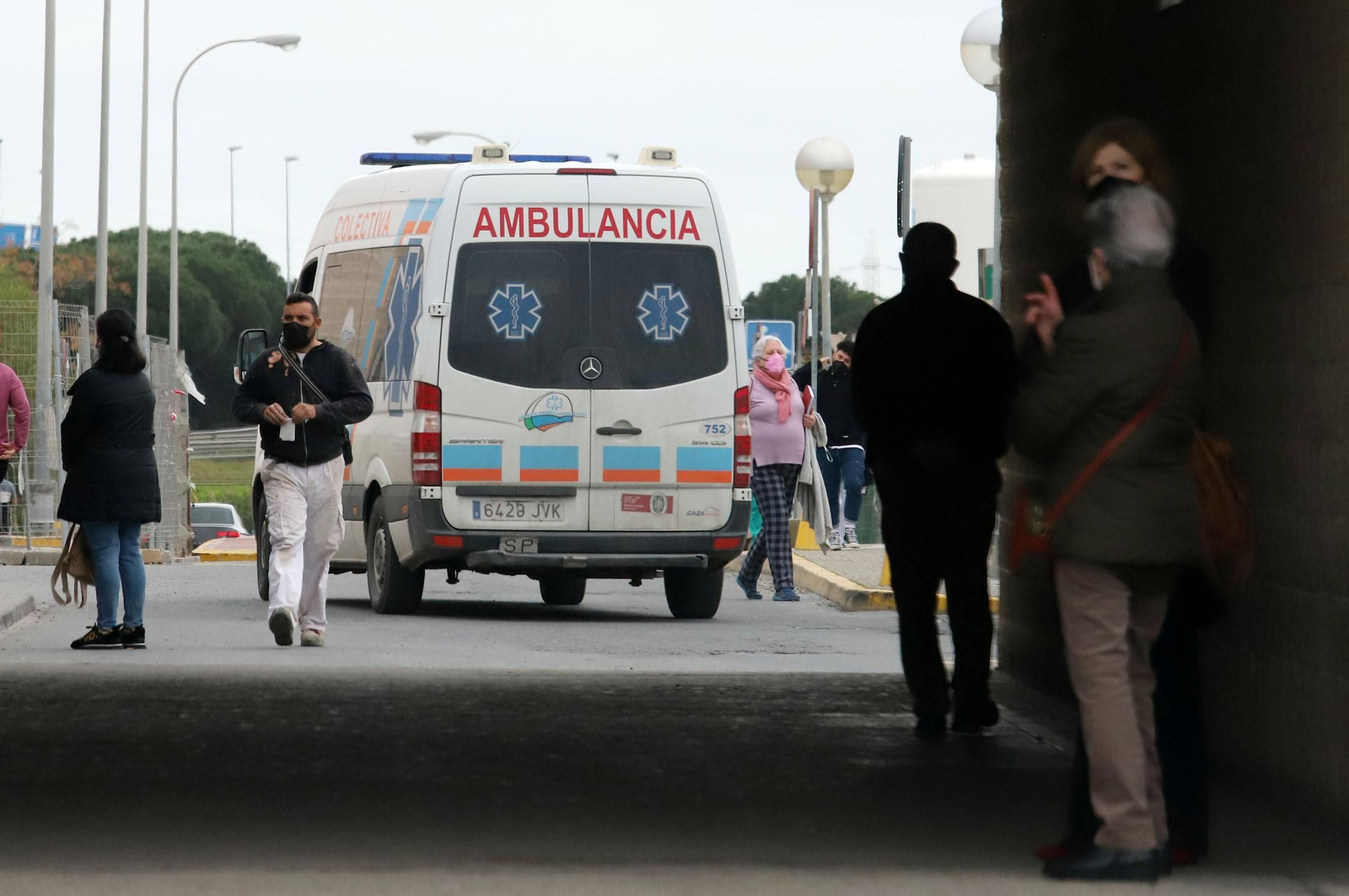 Inmediaciones del Hospital Juan Ramón Jiménez.