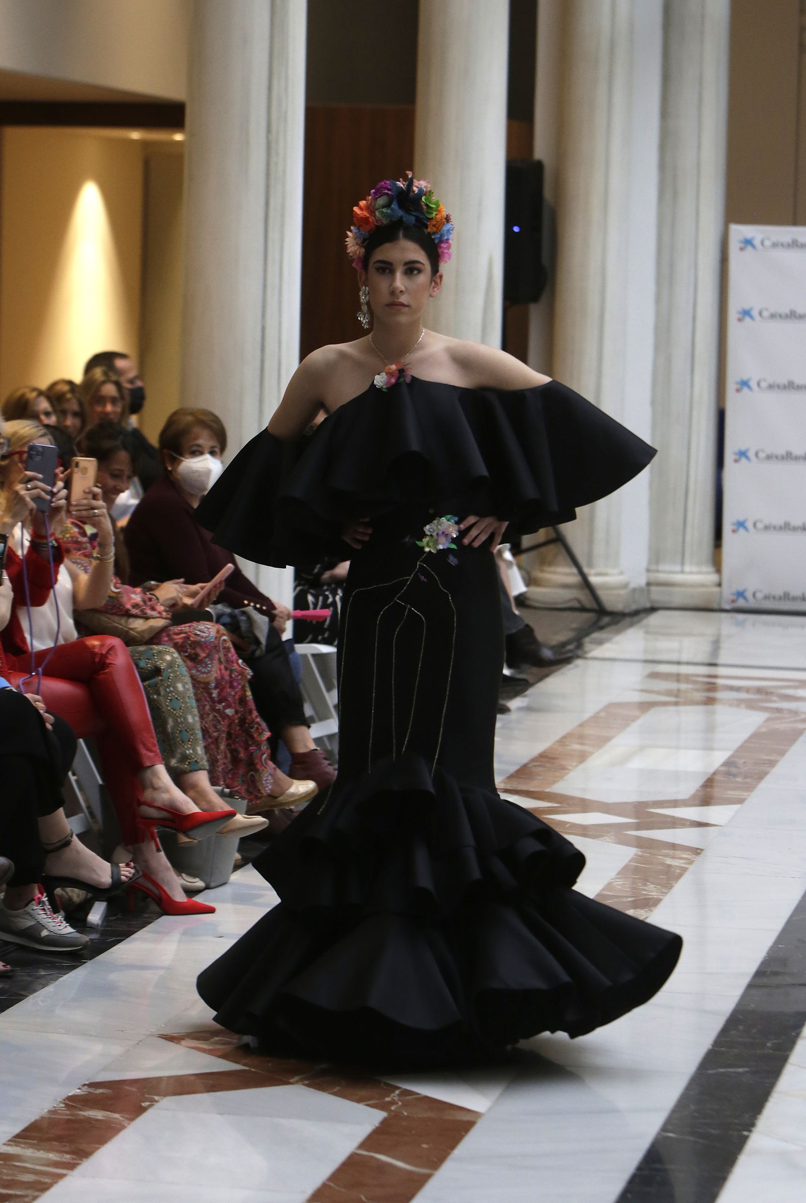 Desfile moda flamenca en las vísperas de la Feria de Abril CaixaBank