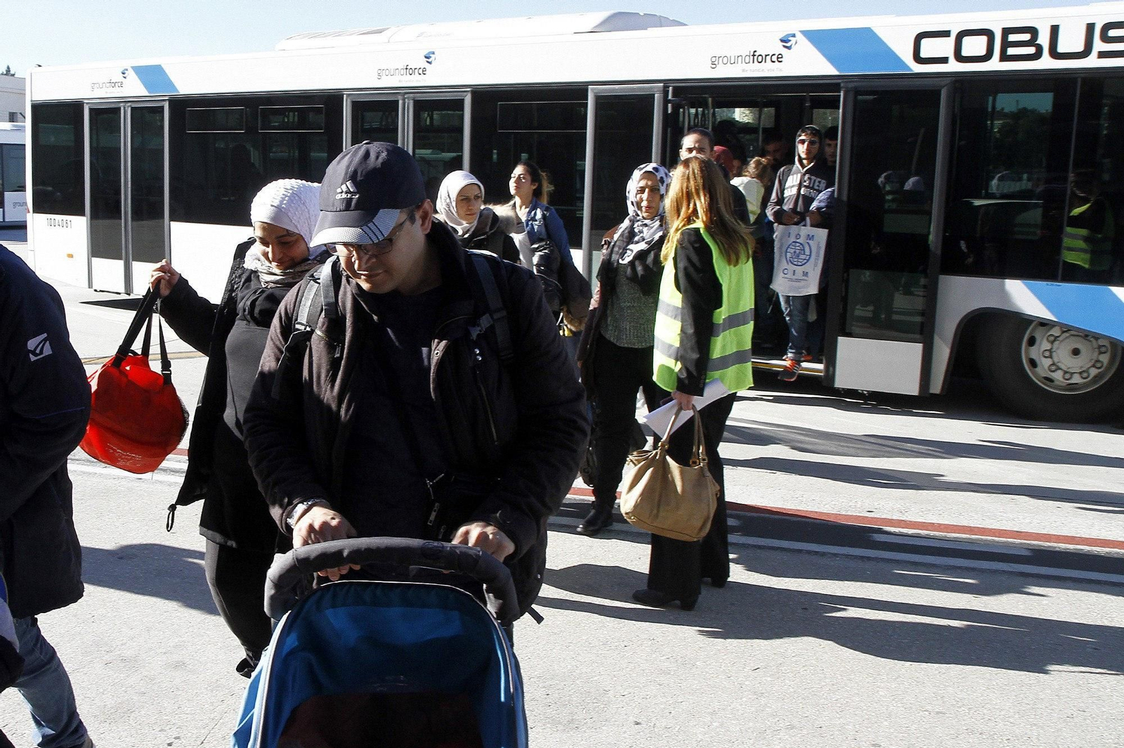 Llegada de 198 refugiados desde Grecia a Madrid, el grupo más grande desde el inicio del proceso de reubicación.