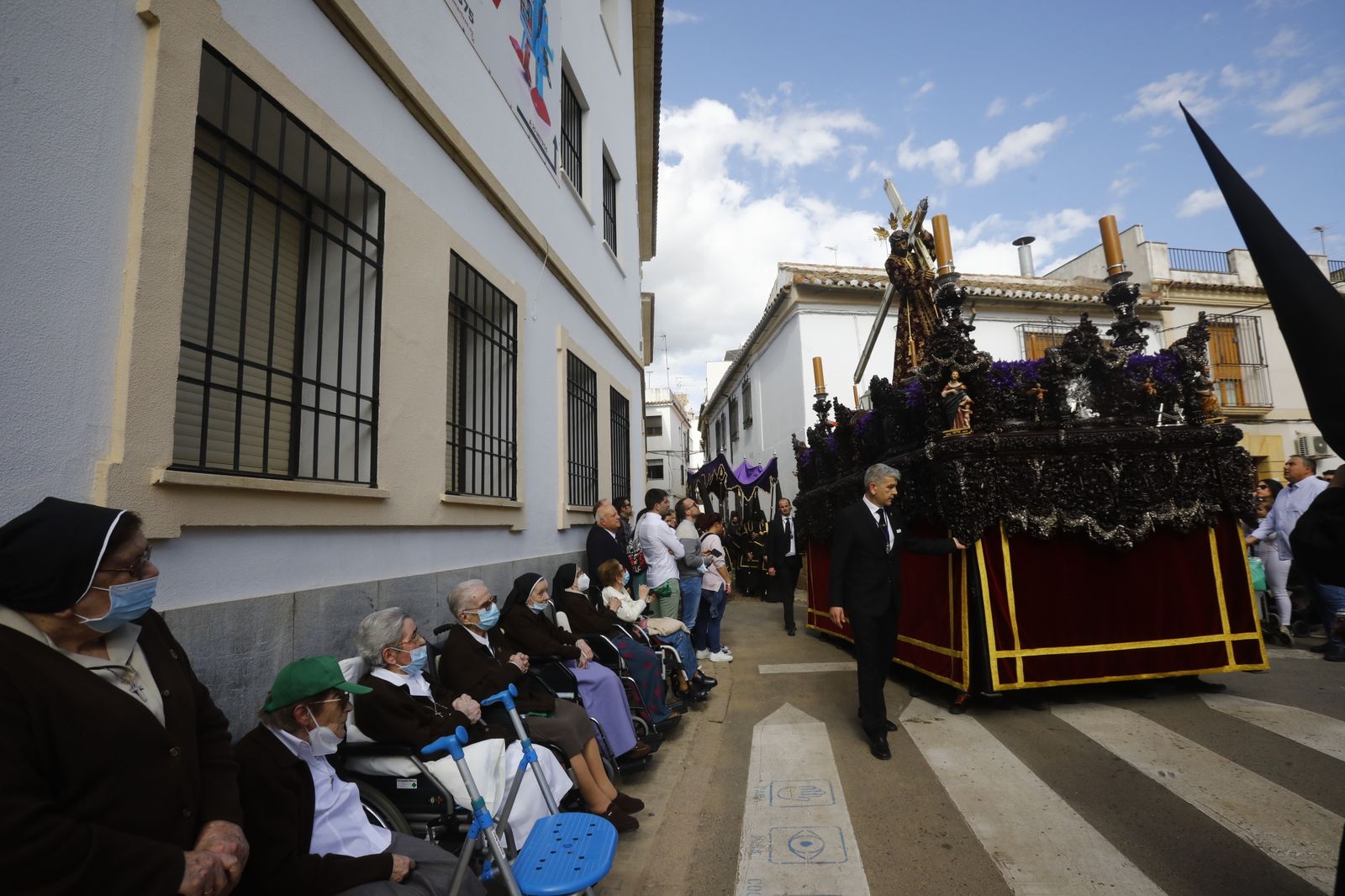 Jueves Santo en Córdoba: La procesión del Nazareno, en imágenes