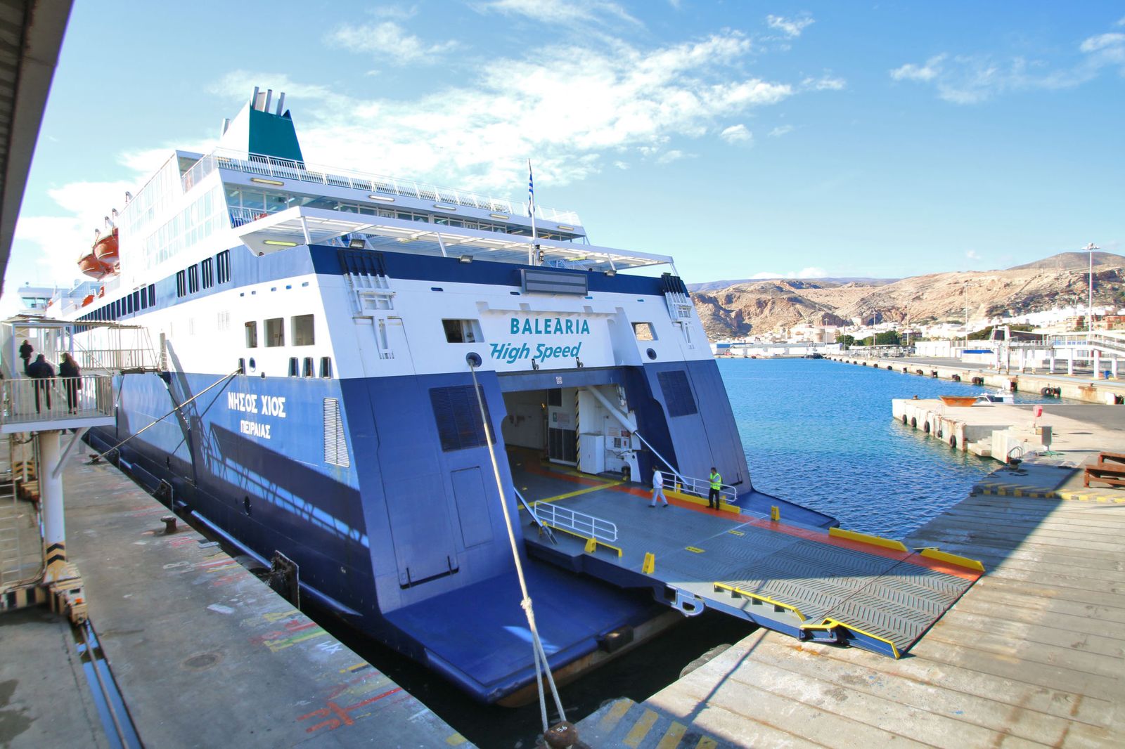 Un ferry en el puerto de Almería en una foto de archivo.