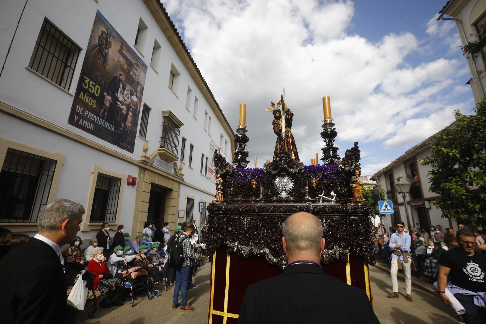 Jueves Santo en Córdoba: La procesión del Nazareno, en imágenes