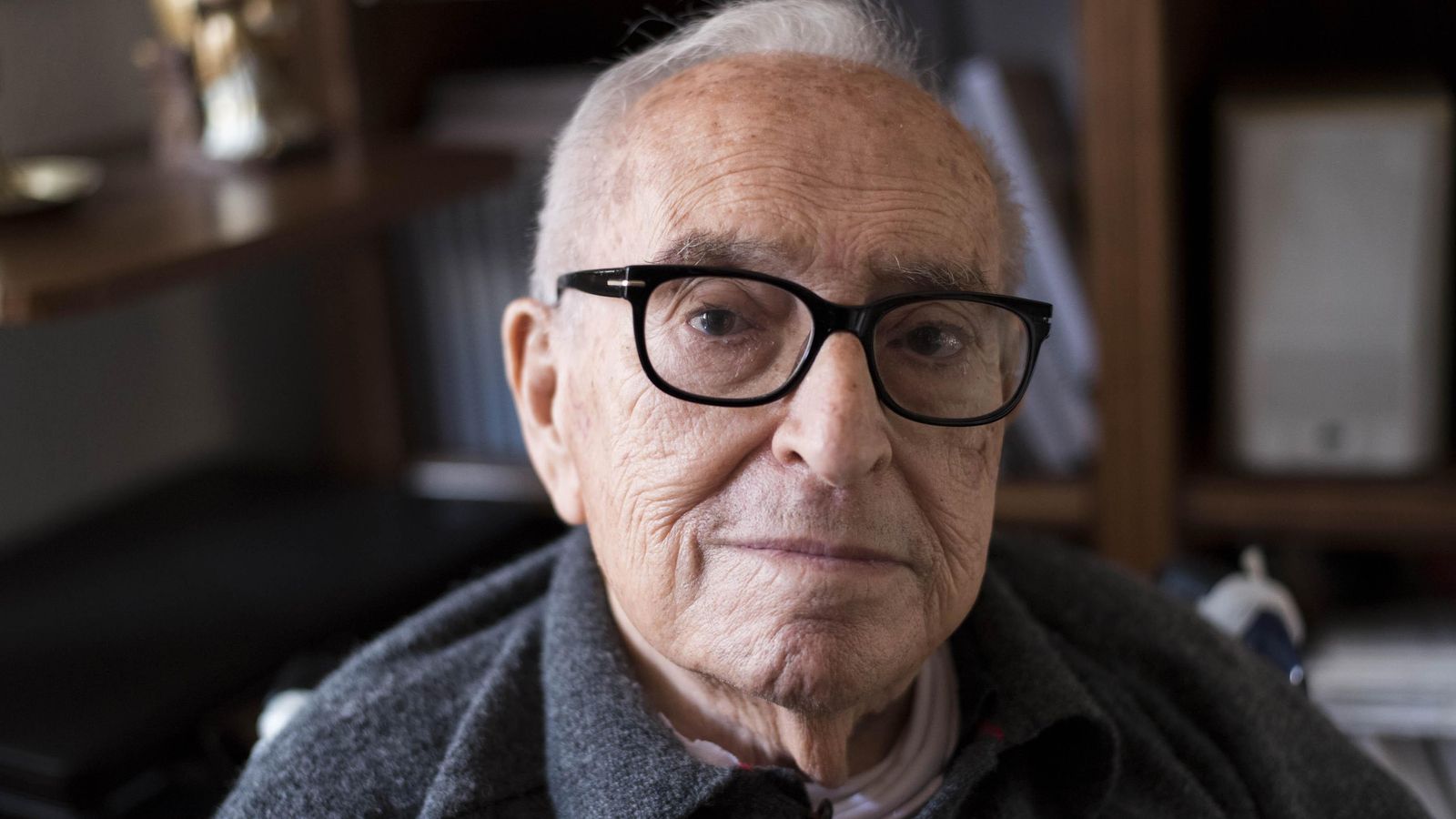 Su primera idea fue ingresar en el cuerpo diplomático para ser embajador