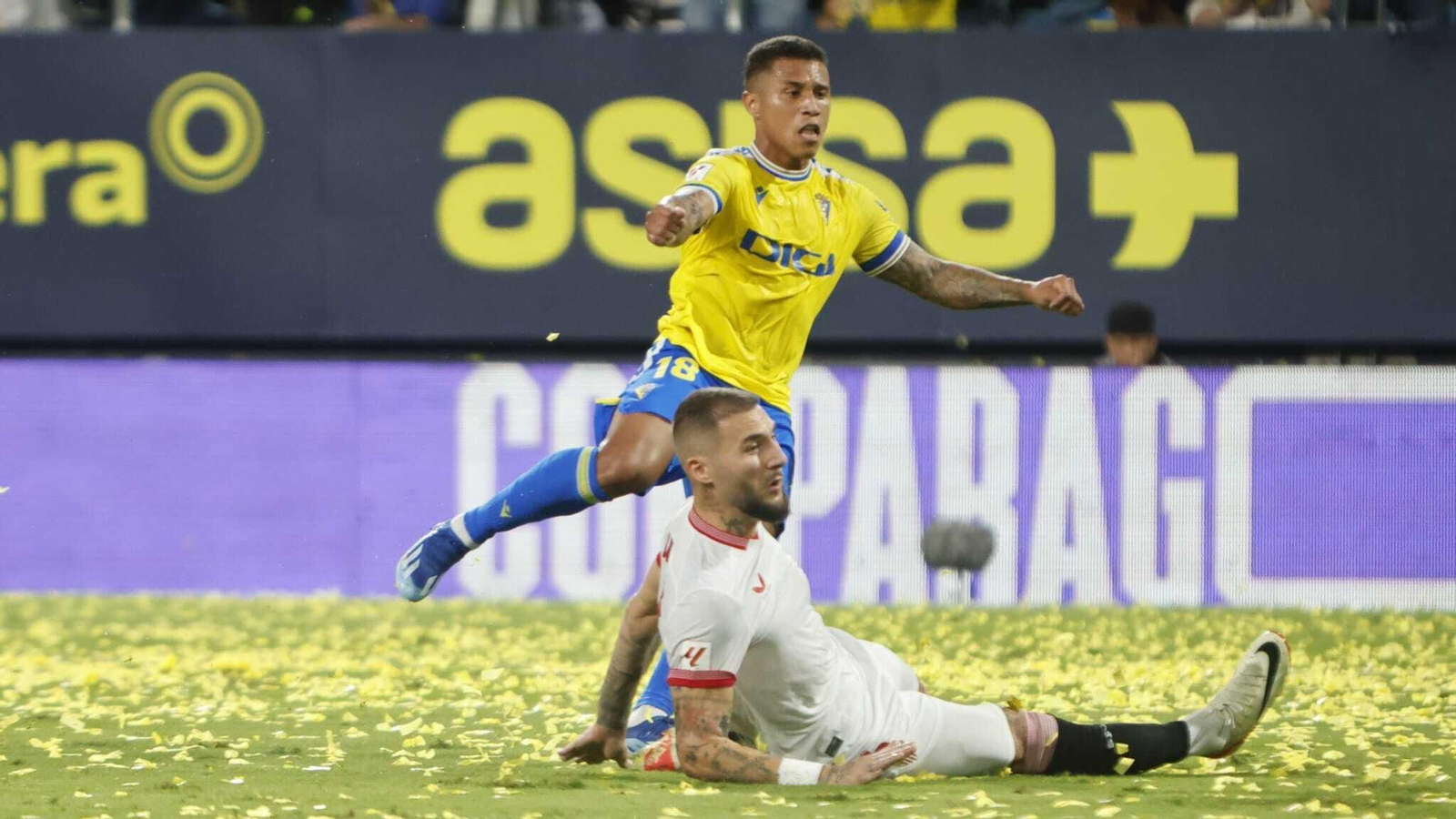 Búscate entre las imágenes del partido Cádiz Cf - Sevilla
