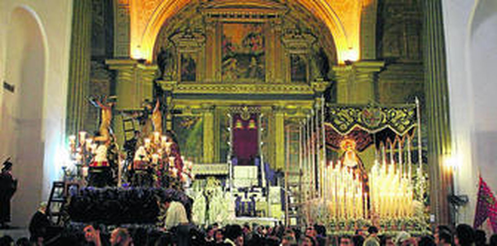 Los pasos de la Carretería se refugiaron en el año 2007 en la iglesia de la Anunciación.