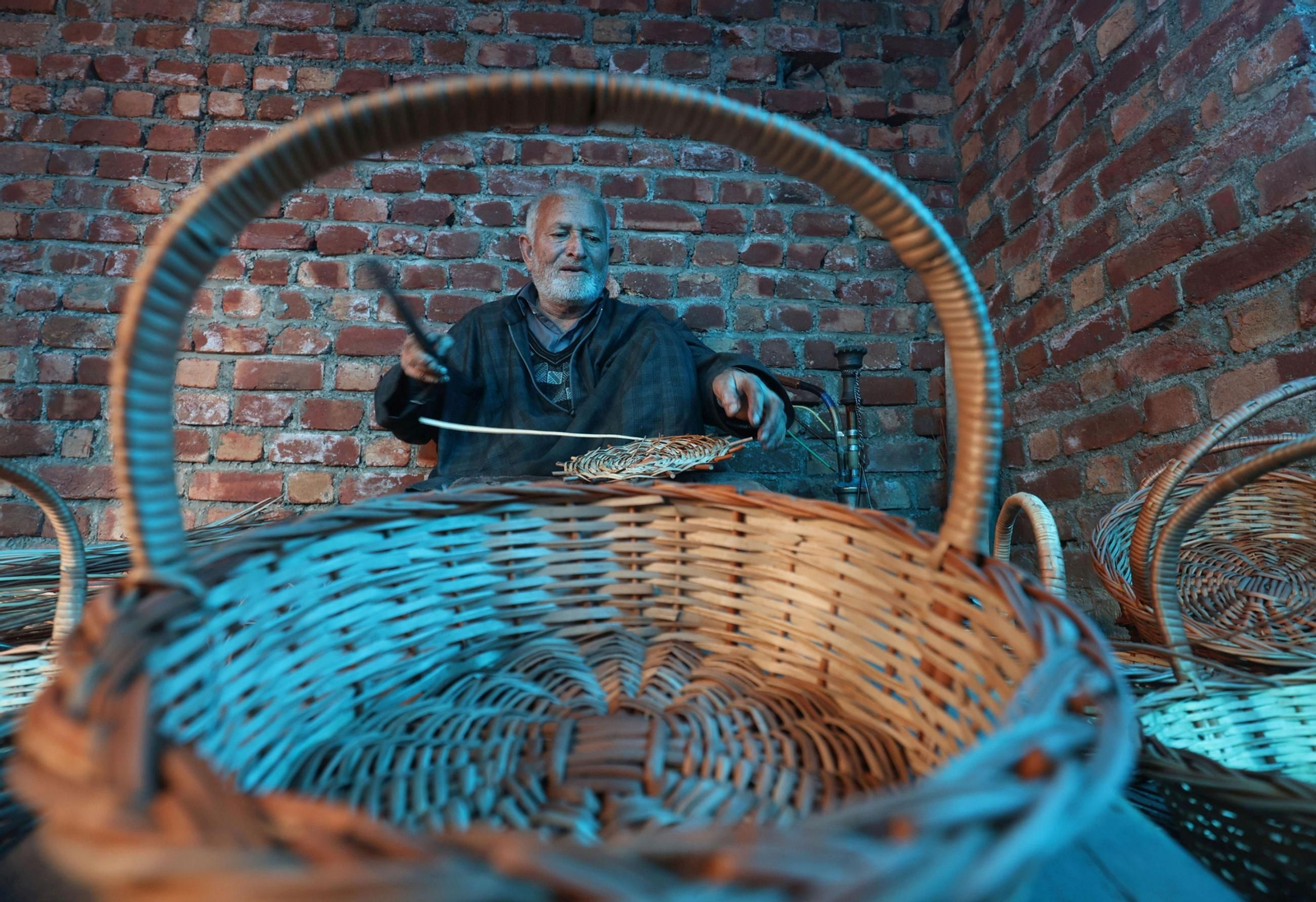 Una tradición ancestral en imágenes: La artesanía de mimbre de sauce de Cachemira