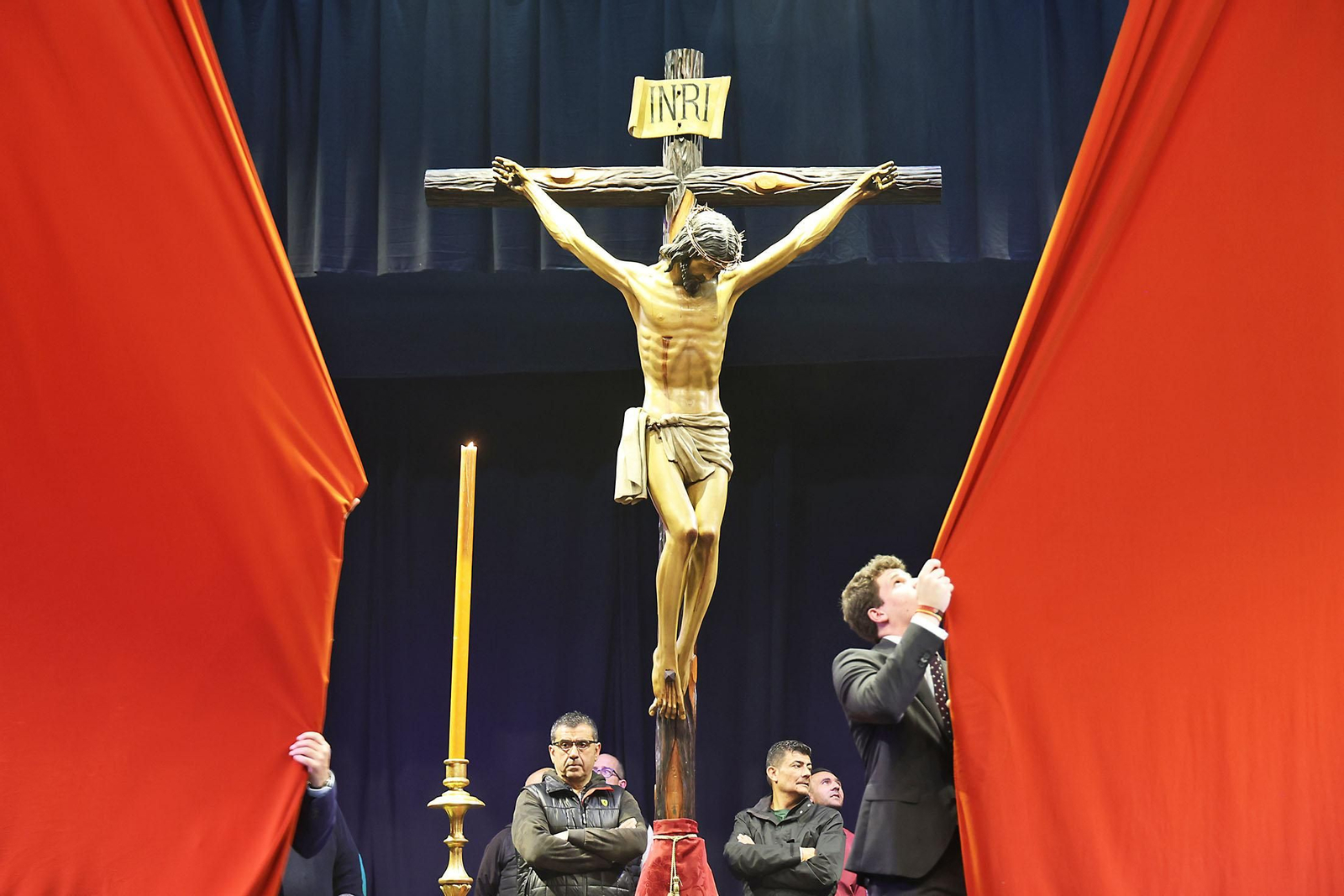 Las mejores imágenes del traslado del Cristo de la Pasión al Centro Penitenciario de Huelva