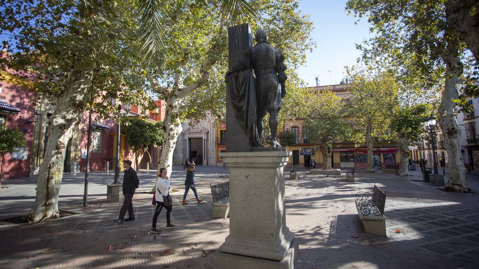 El monumento a Juan de Mesa en la Plaza de San Lorenzo.