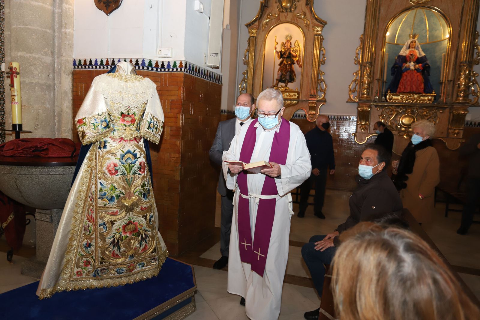 Bendecida la nueva corona de Nuestra Señora de los Ángeles