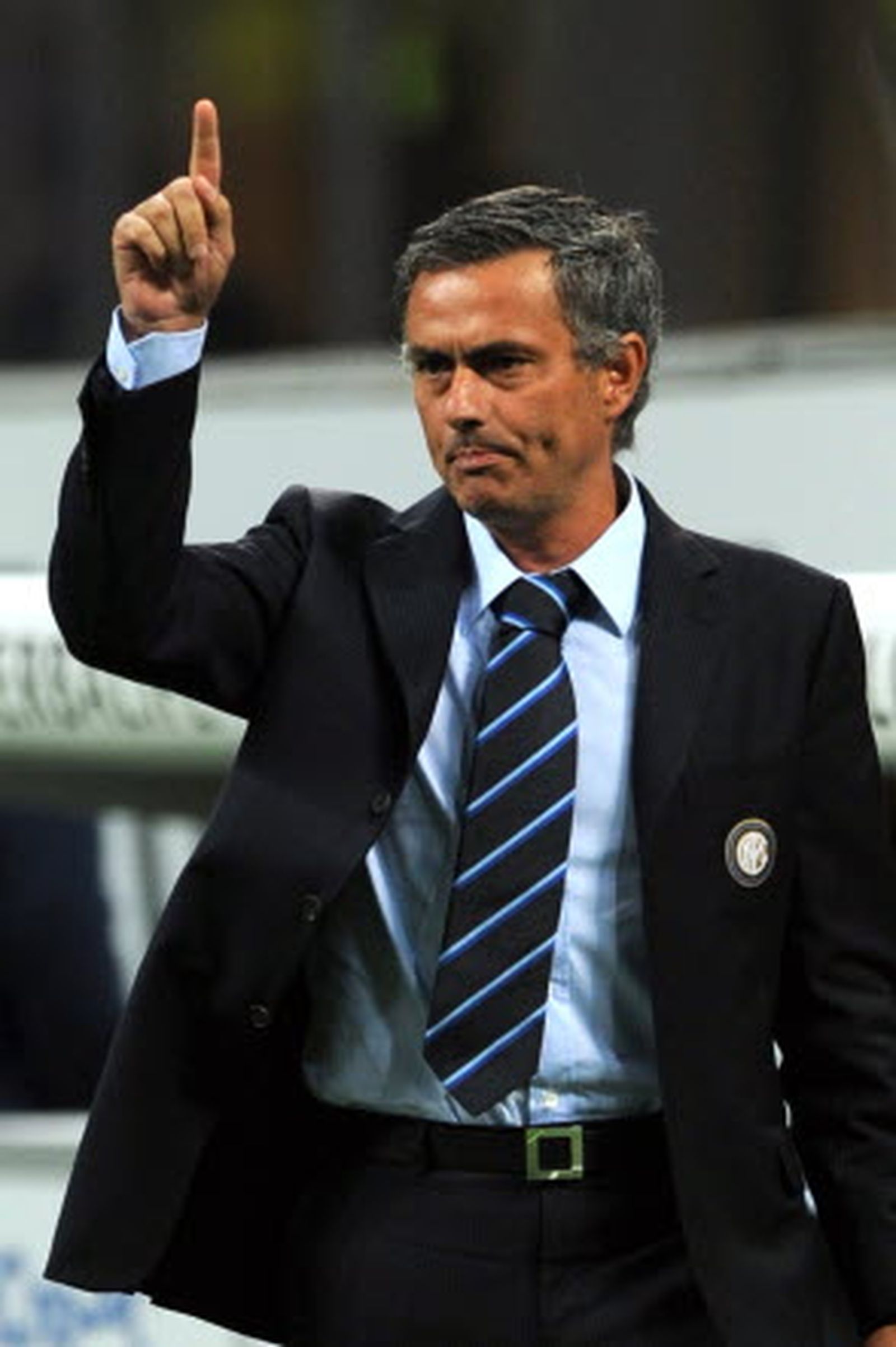 Mourinho, "míster imbatible", hace historia antes del Inter-Milan