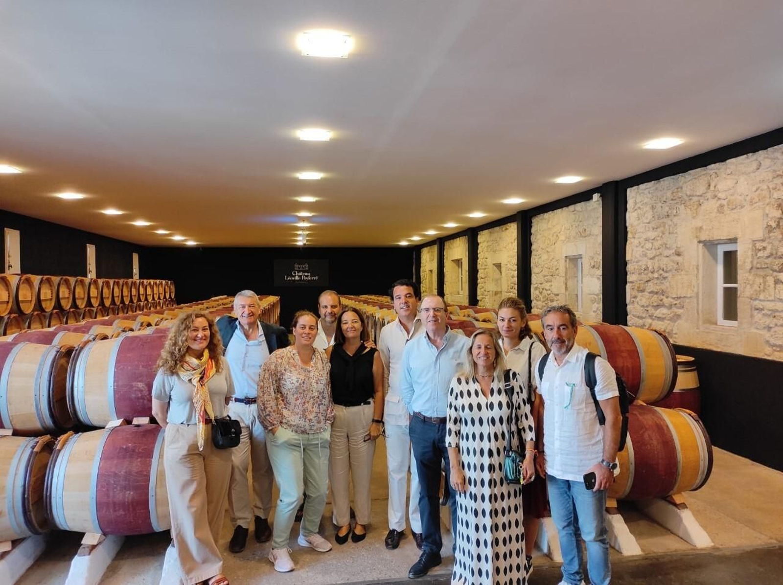 Los integrantes de la  misión comercial en un 'chateau' de Burdeos.