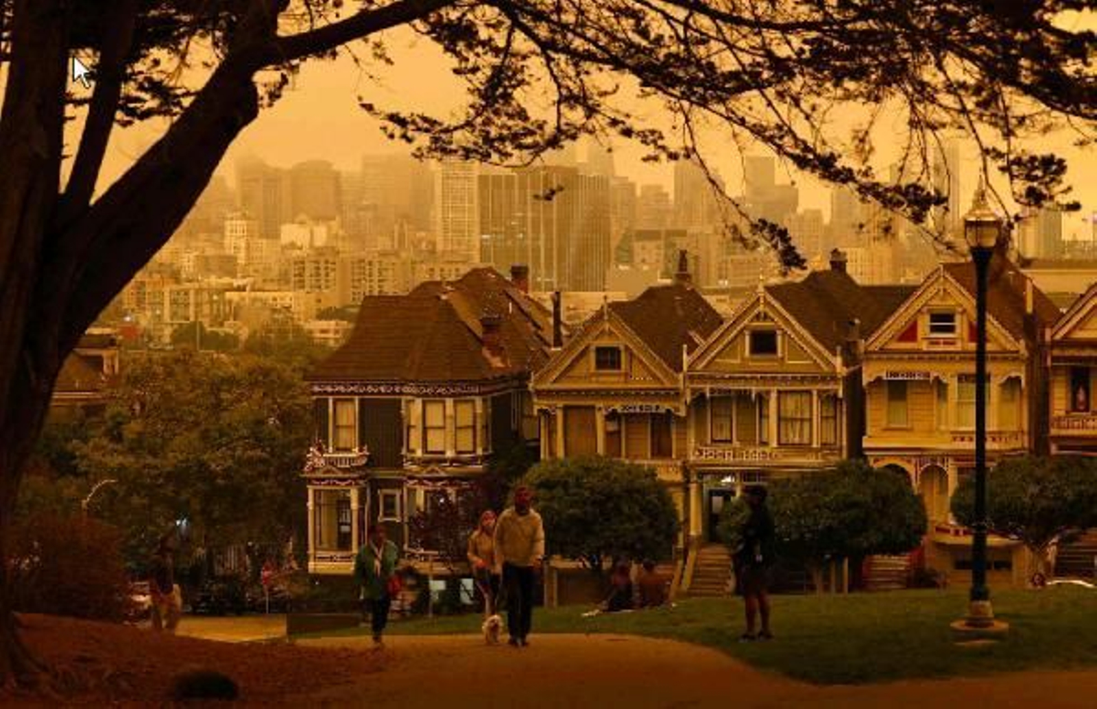 Las imágenes del cielo de San Francisco teñido de rojo por los incendios de California