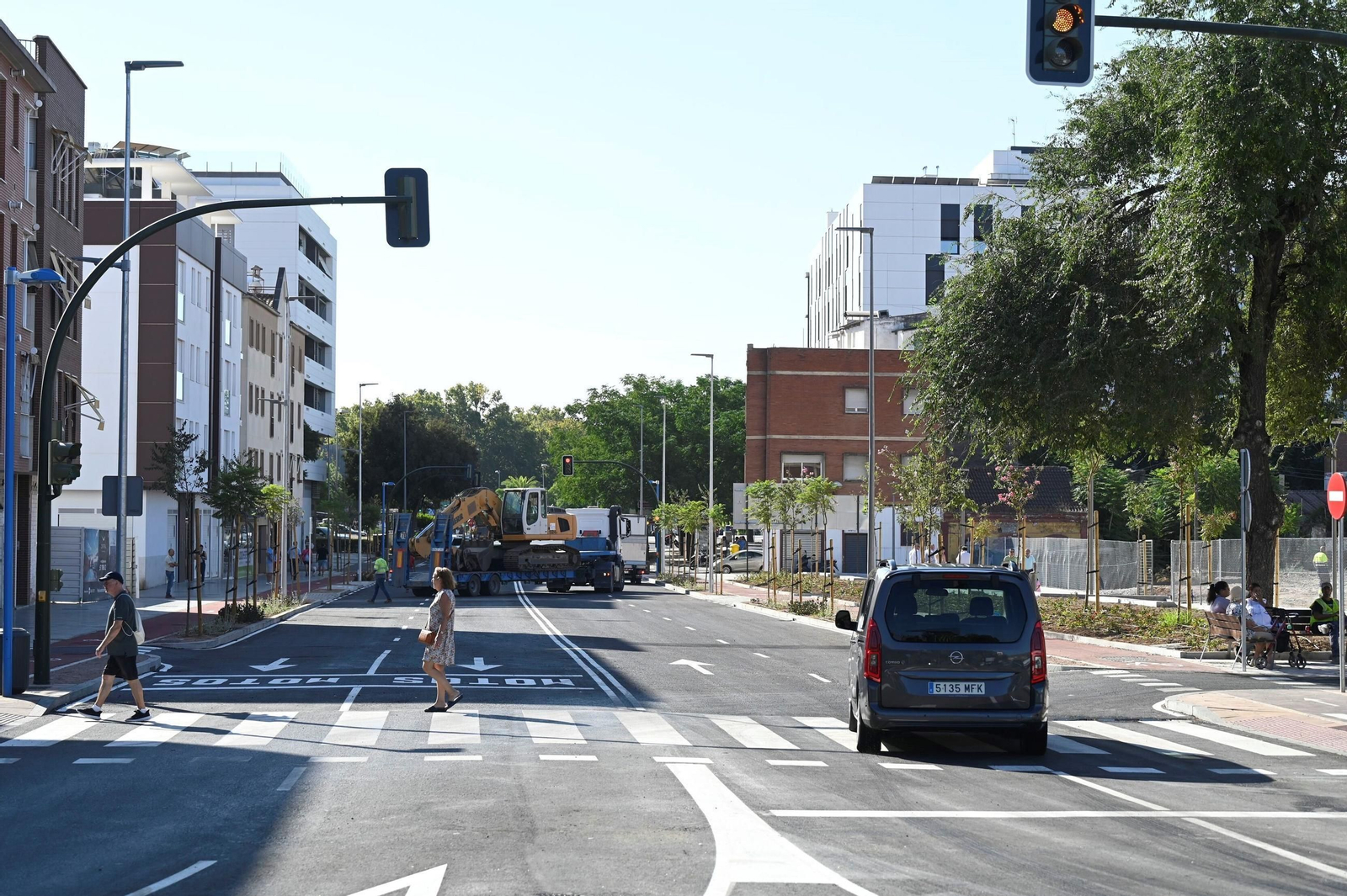 Detalle de la renovada avenida de Trassierra tras su apertura al tráfico