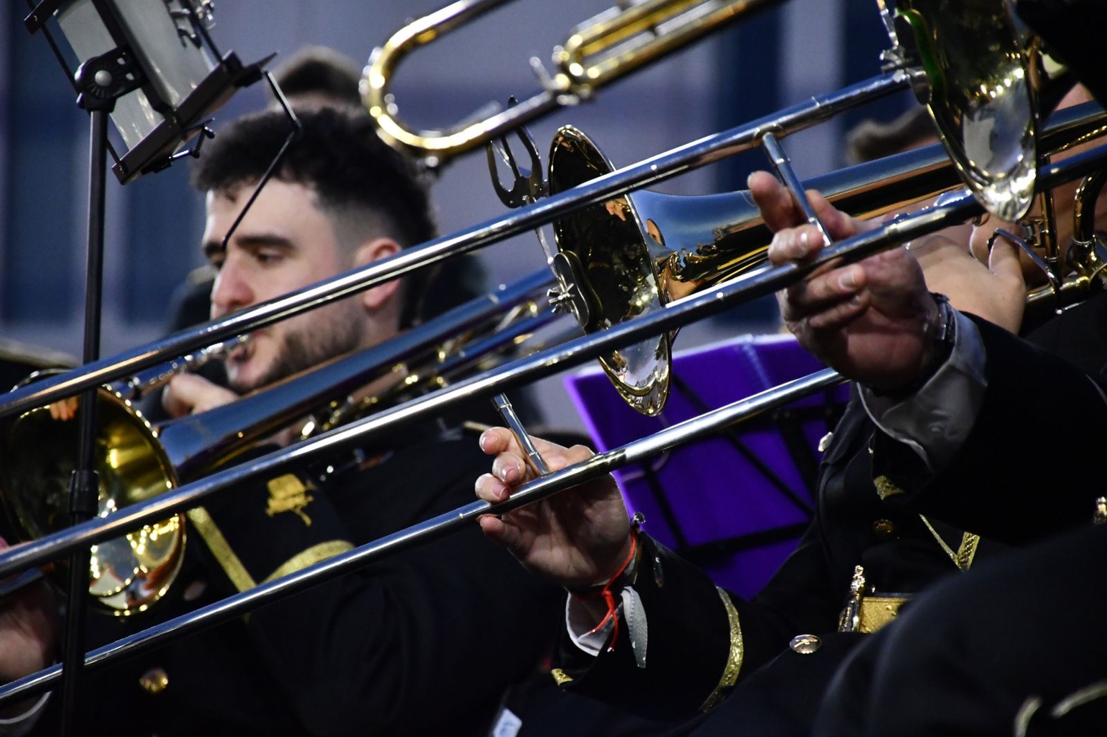 Un concierto de marchas procesionales llena Plaza de las Constituciones de San Roque