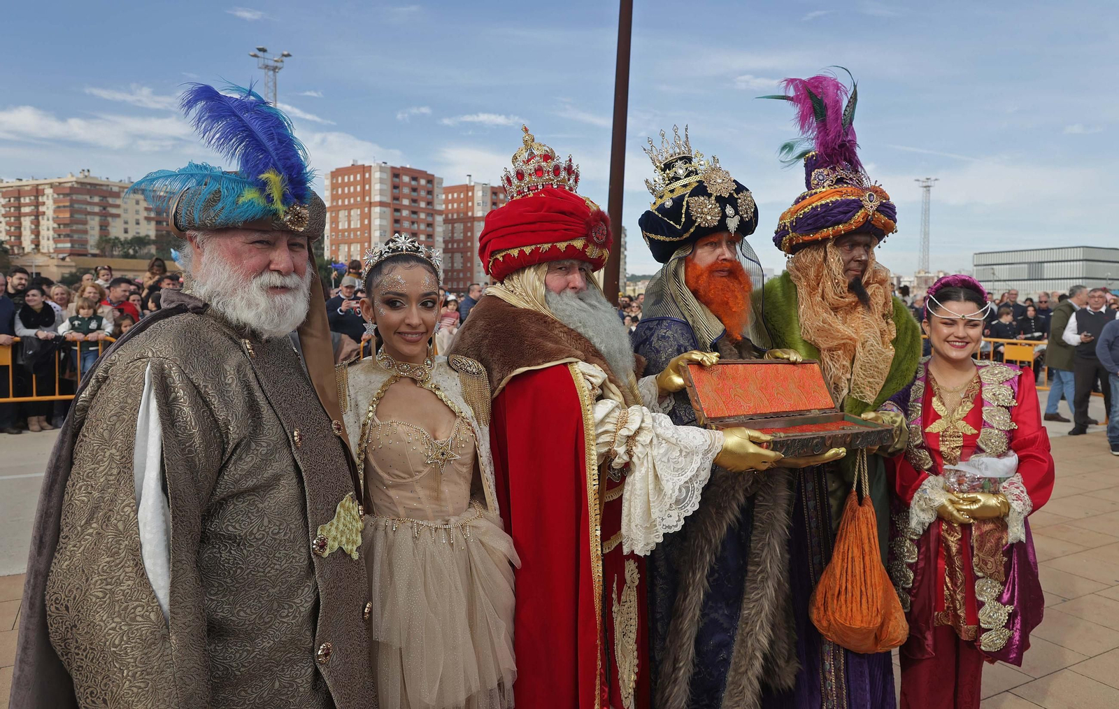 Búscate en las fotos del Arrastre de Latas 2025 en Algeciras