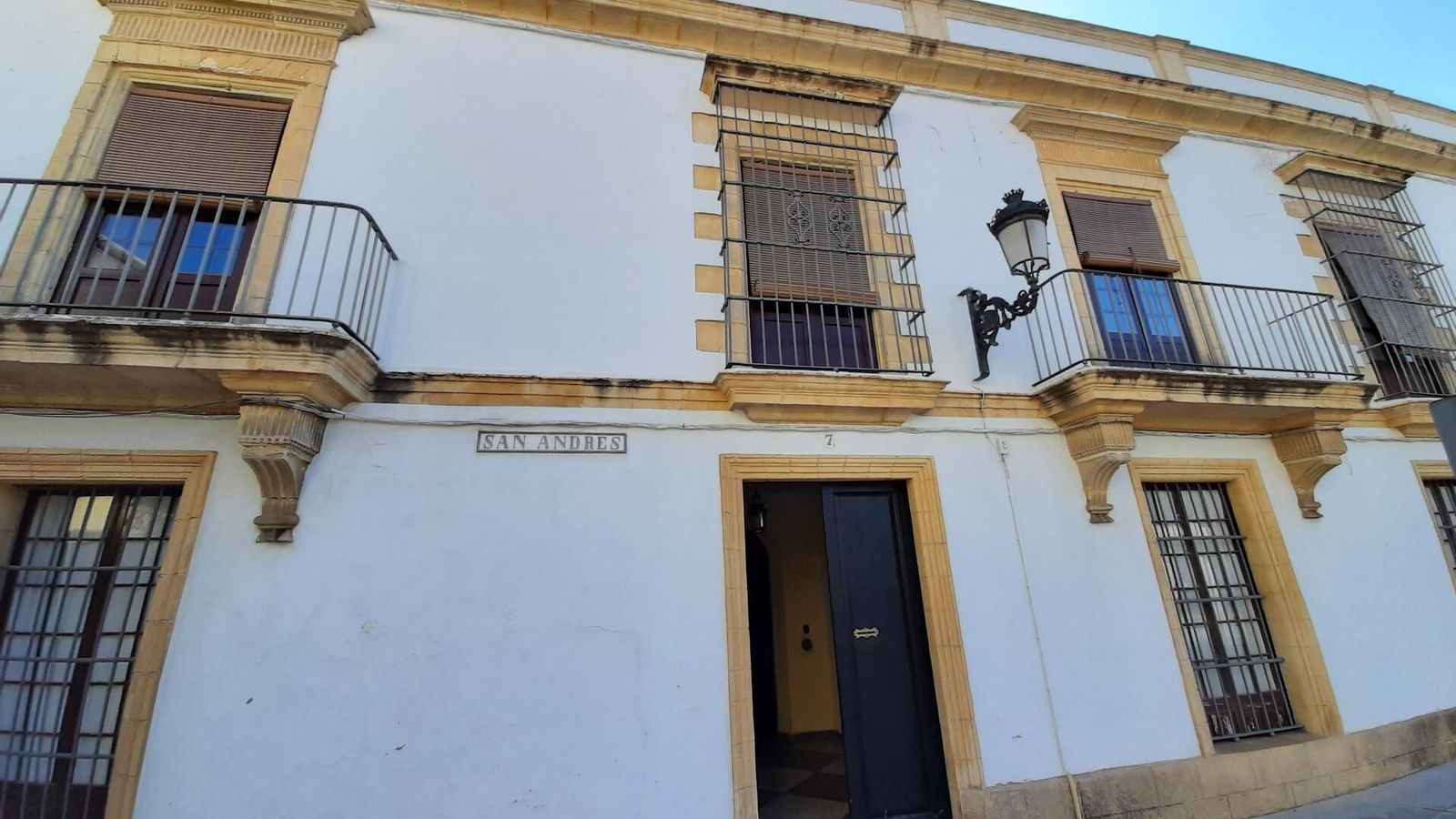 Edificio de las Atarazanas, en plaza San Andrés. donde se hospedó Lord Byron en 1809.