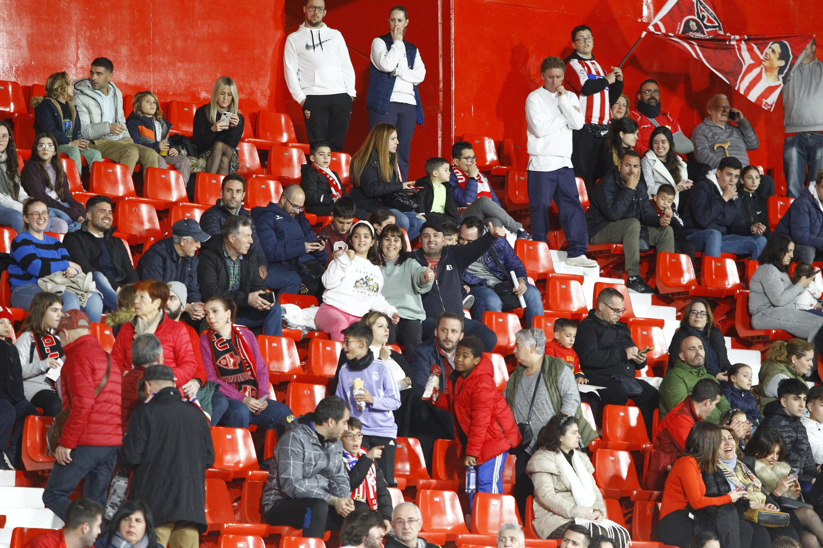 Imágenes del partido homenaje al 'eterno' capitán de la U.D. Almería, José Ortiz