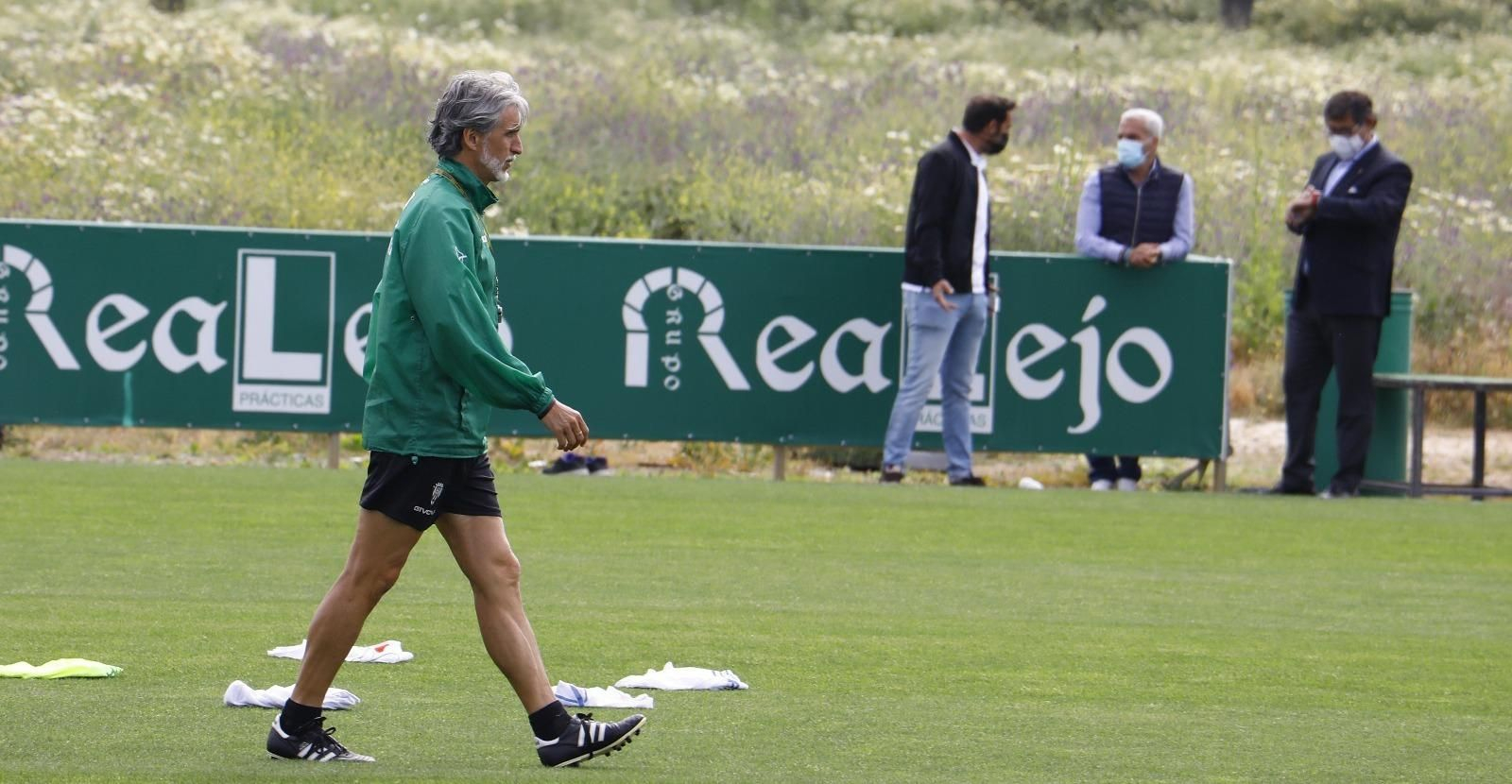 Pablo Alfaro, técnico del Córdoba CF, durante un entrenamiento.