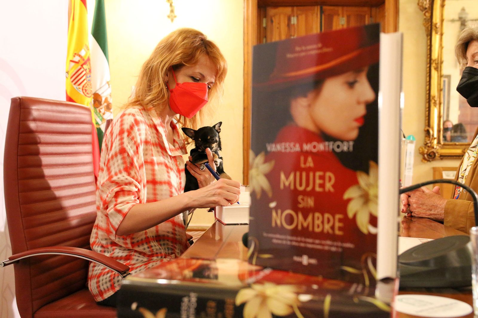 Fotogalería Diario de los Libros, con Vanessa Montfort y su obra 'La mujer sin nombre'