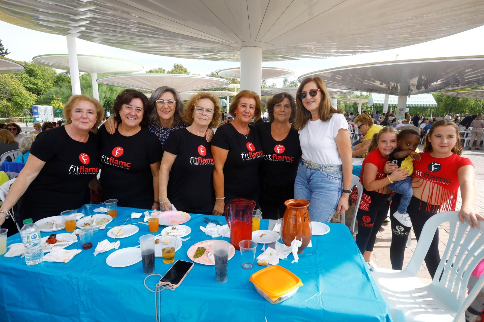 Las peñas celebran su tradicional perol en las Setas, en imágenes