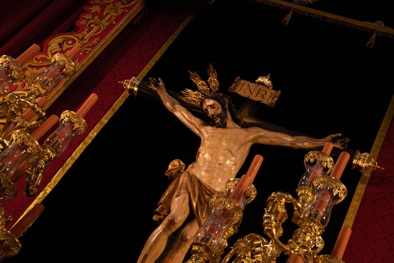 La exposición de la Hermandad de los Favores, en imágenes