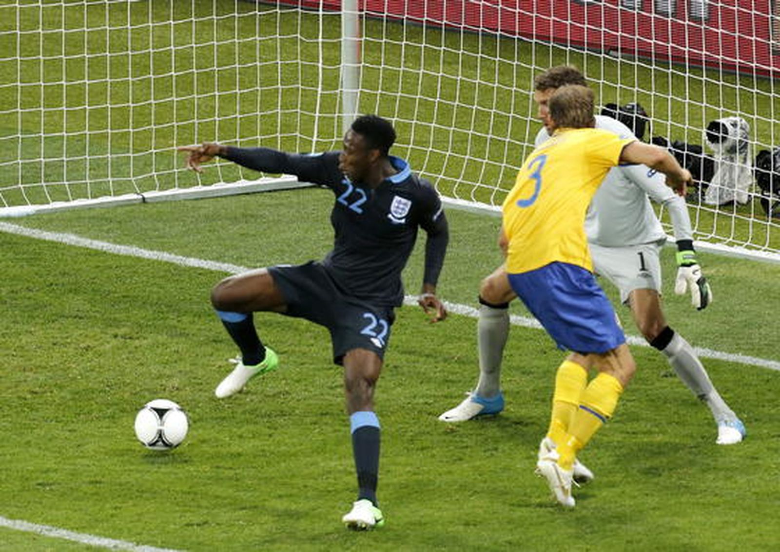 Inglaterra vence 'in extremis' en un partido loco y dejan a Suecia fuera de la Eurocopa.

Foto: EFE