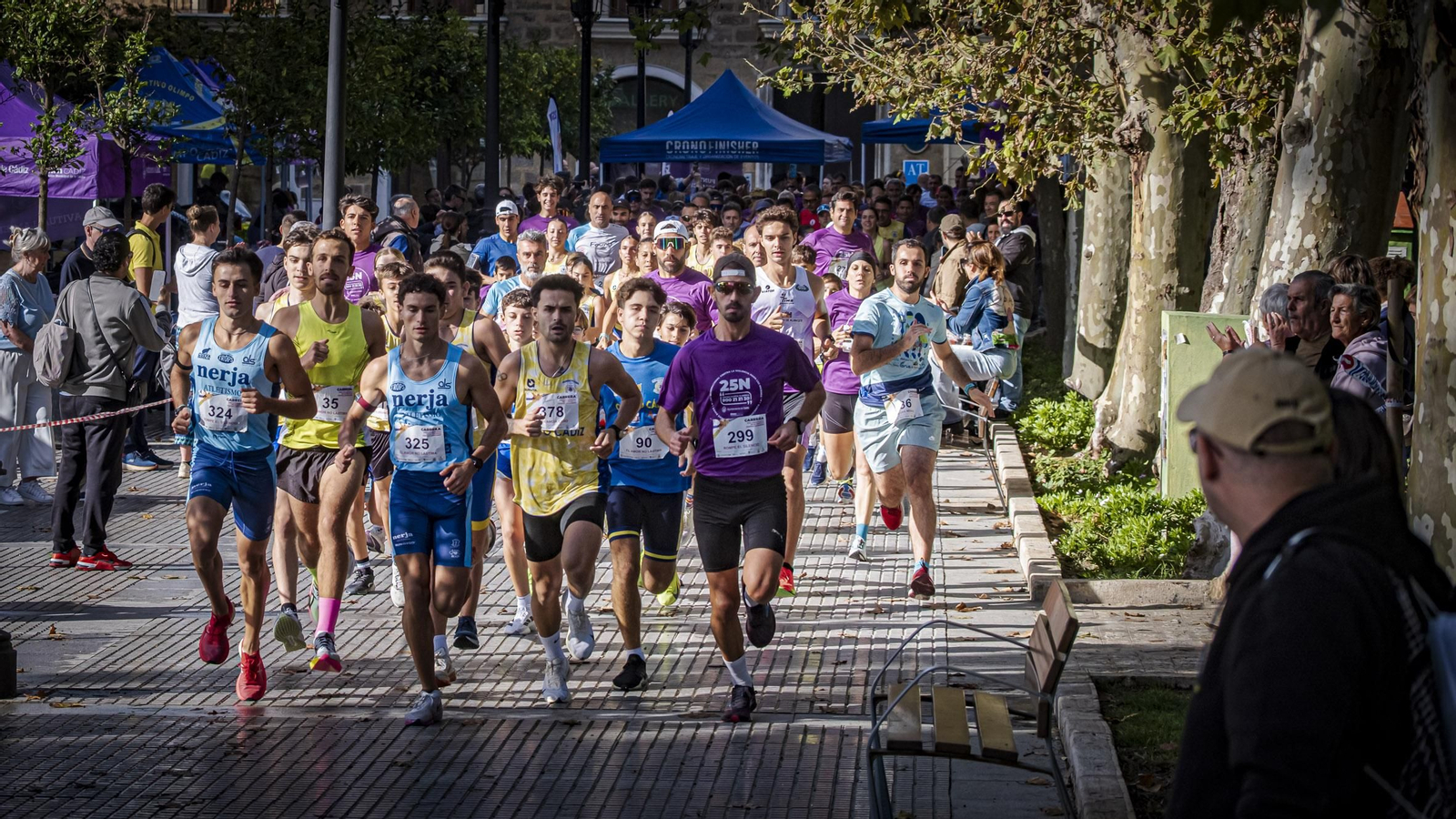 Búscate entre las imágenes de la III Carrera de Cádiz por la Eliminación de la Violencia contra las Mujeres