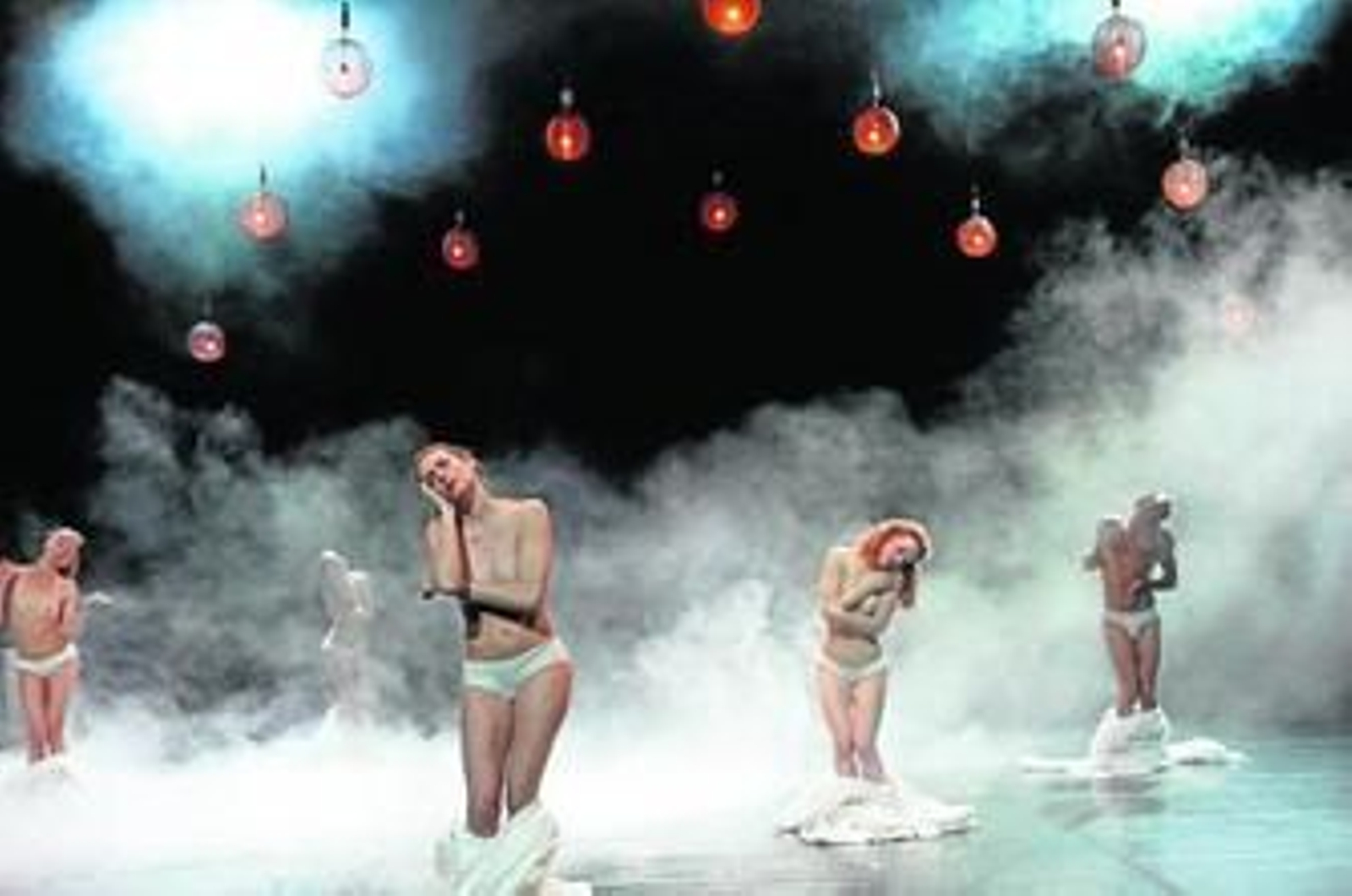 El artista plástico Jan Fabre fue capaz de crear las atmósferas más sugerentes a lo largo del espectáculo.