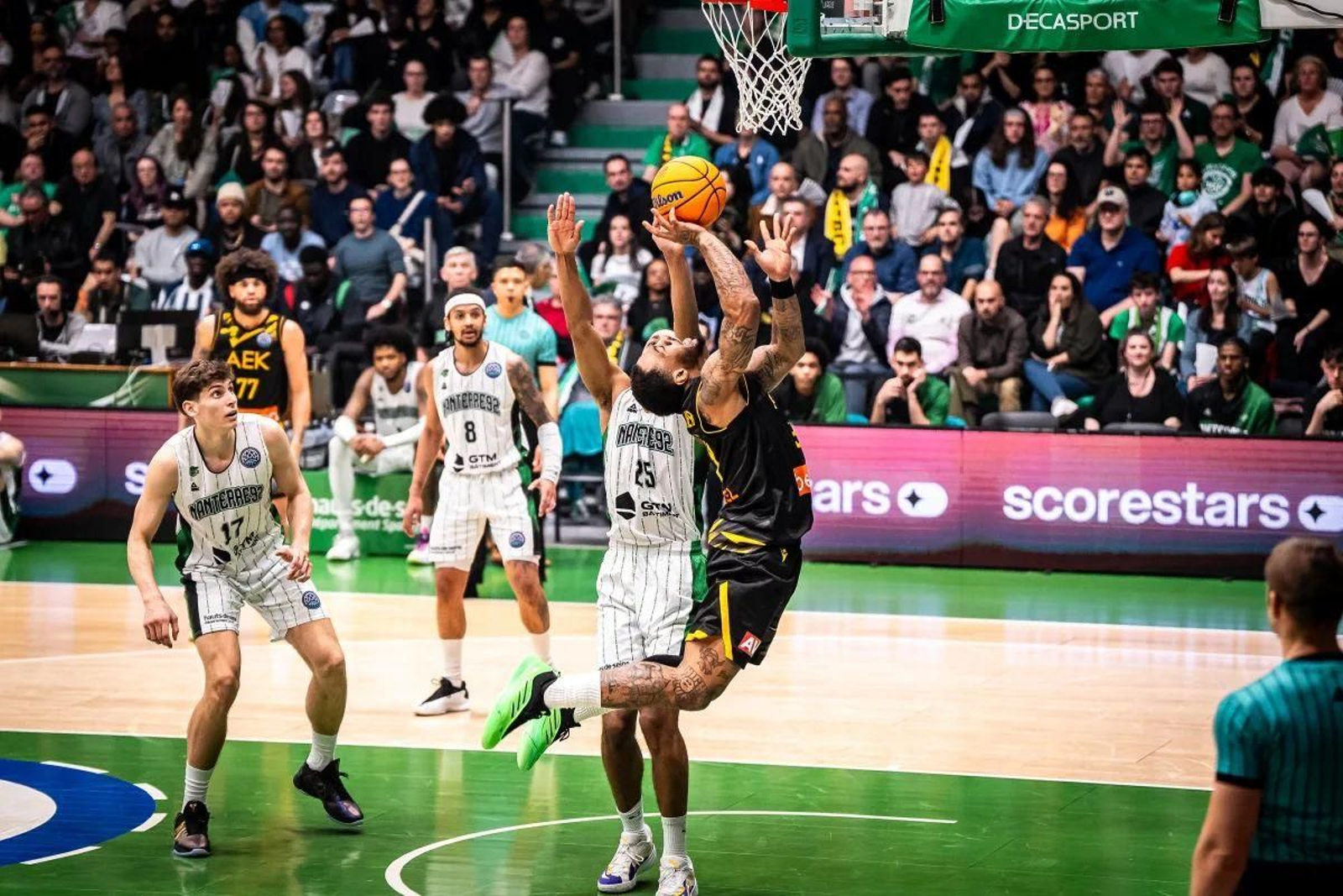 Nanterre gana al AEK de Atenas y habrá tercer partido (82-70)