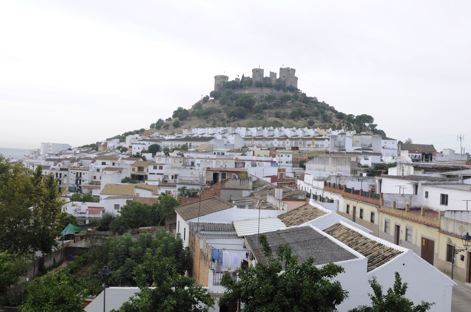 Vista del castillo de Almodóvar del Río.