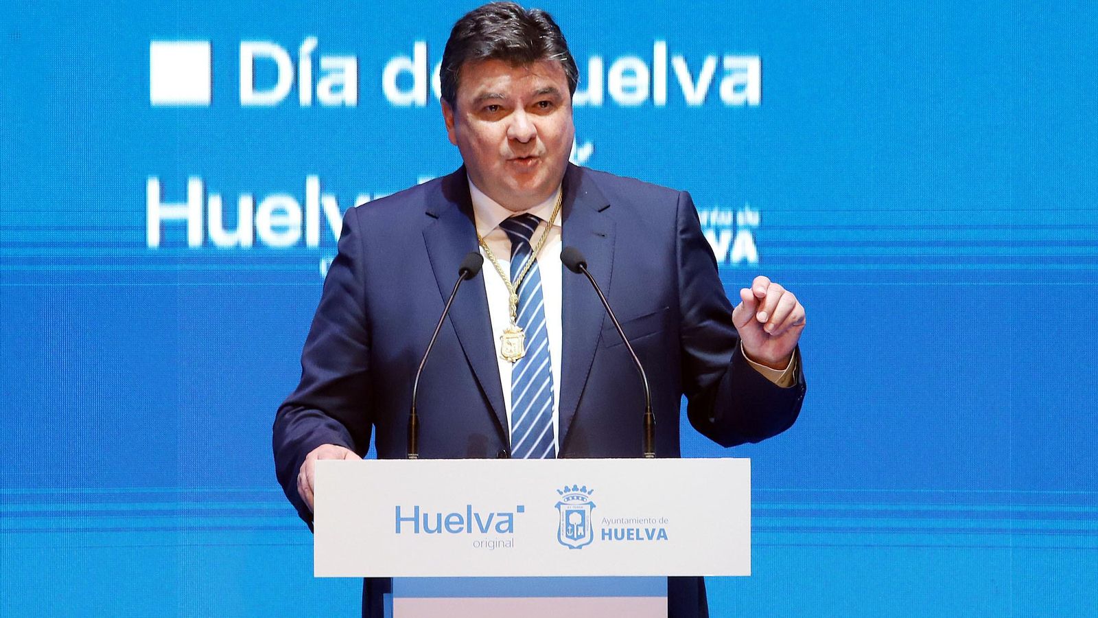 Gabriel Cruz, alcalde de Huelva, durante su discurso en el Día de Huelva