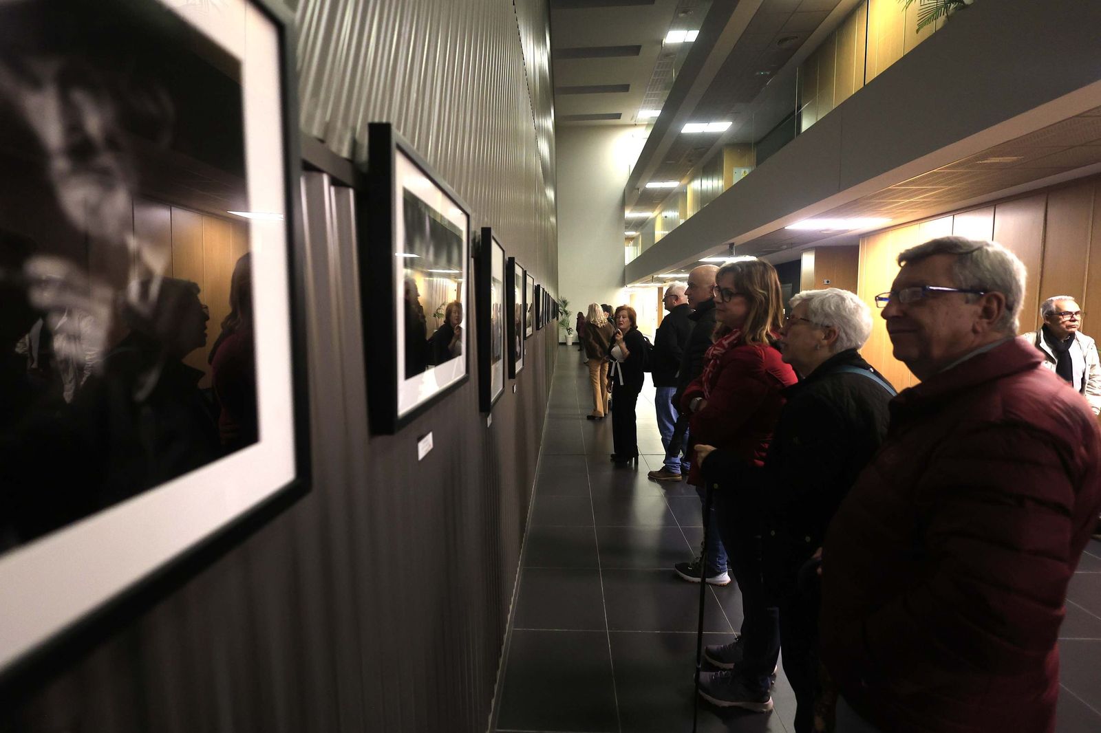 Fotos de las exposiciones "Testimonio de guerra" y "I Concurso Internacional de Fotografía Iulia Traducta" en el Congreso Andaluz de Fotografía en Algeciras