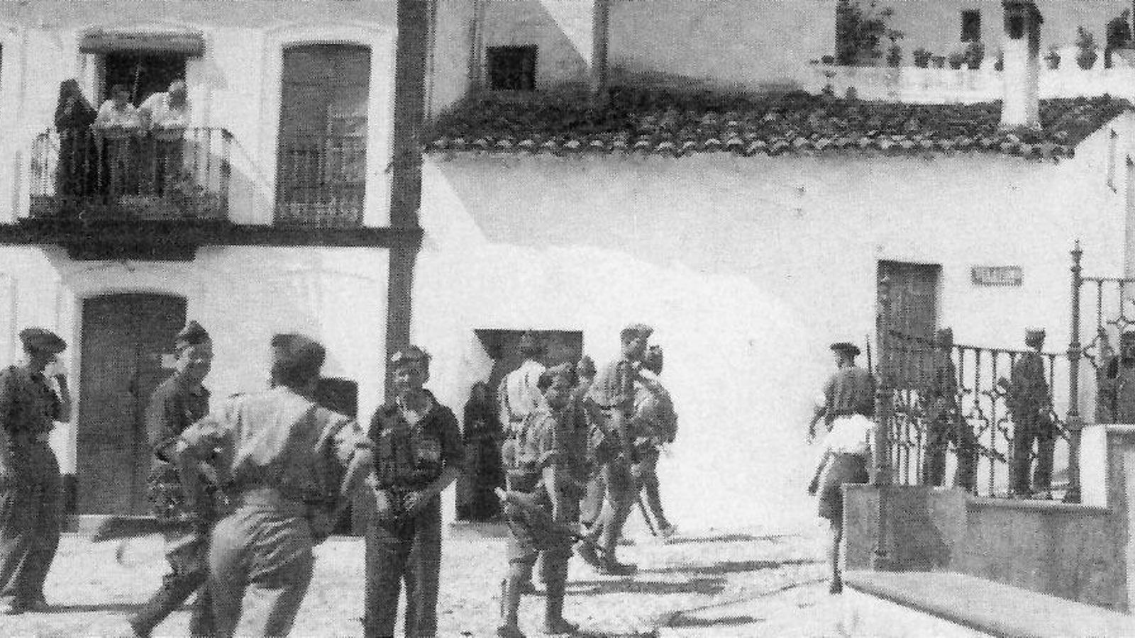 Las tropas 'nacionales' a su llegada a Galaroza. Las tropas 'nacionales' a su llegada a Galaroza.