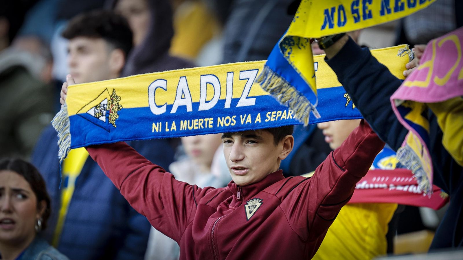 Búscate entre las fotos del partido de fútbol Cádiz CF - Albacete Balompié