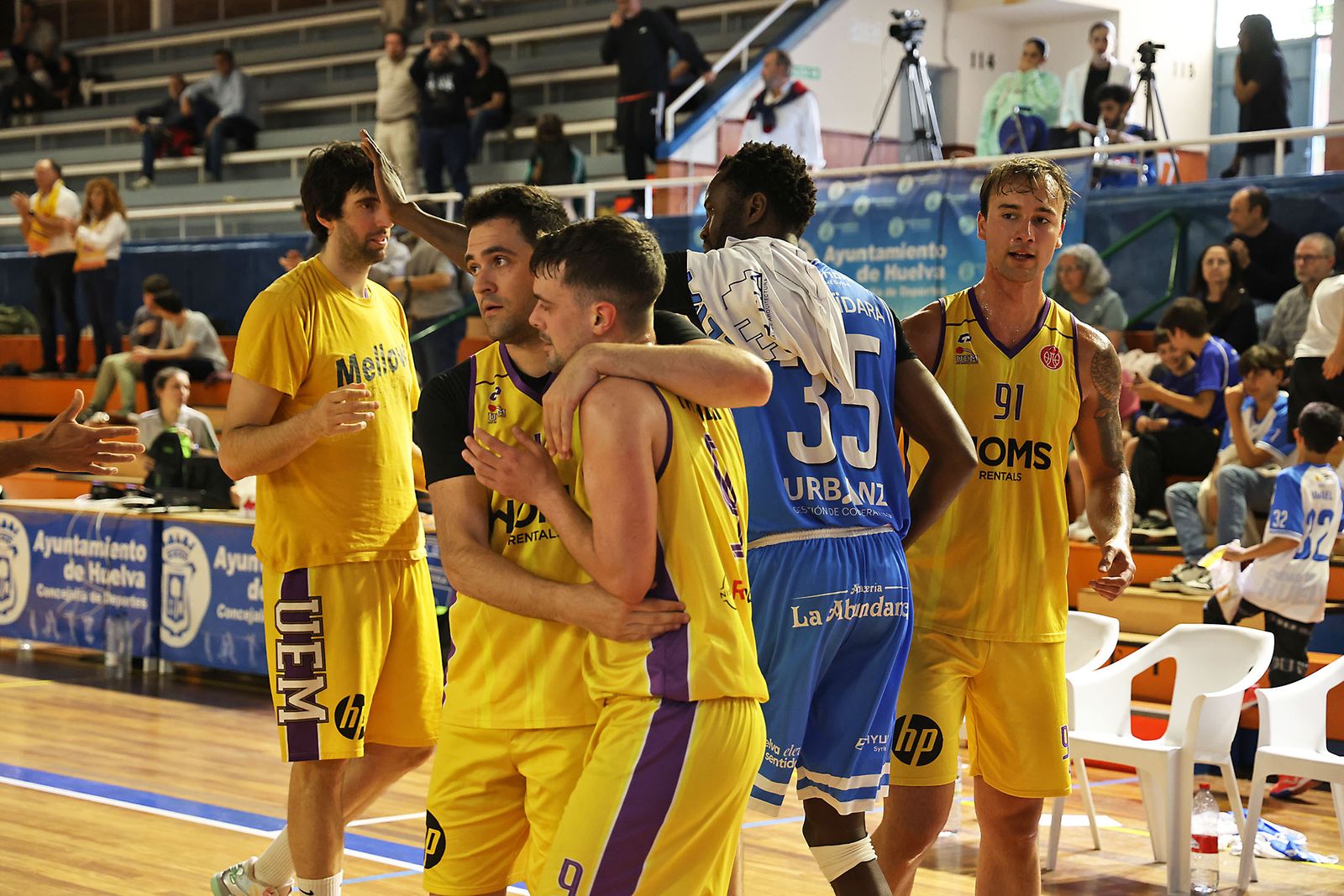 Las imágenes del partido de vuelta entre el Ciudad de Huelvay el Homs UE Mataró