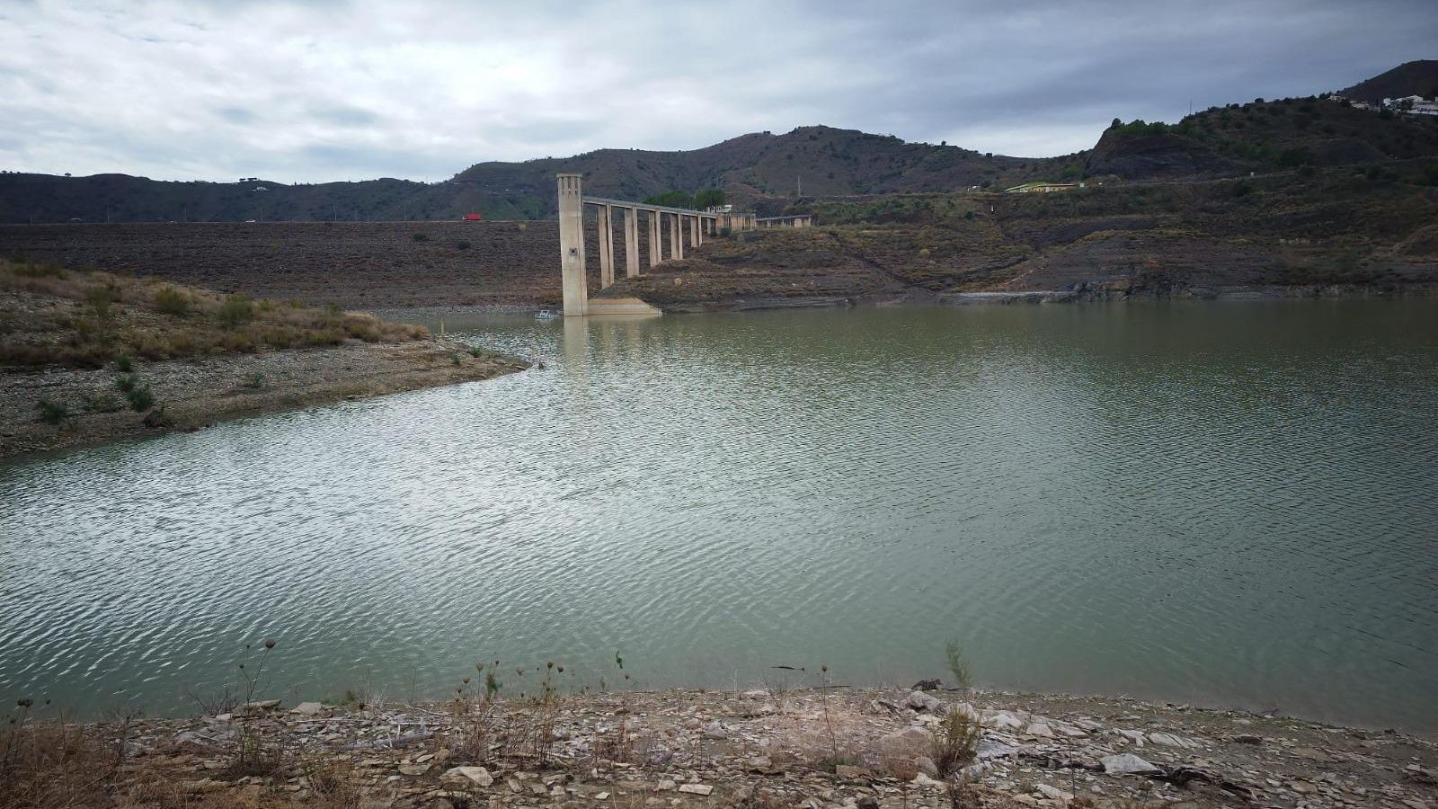 Pantano de La Viñuela situado en la Axarquía