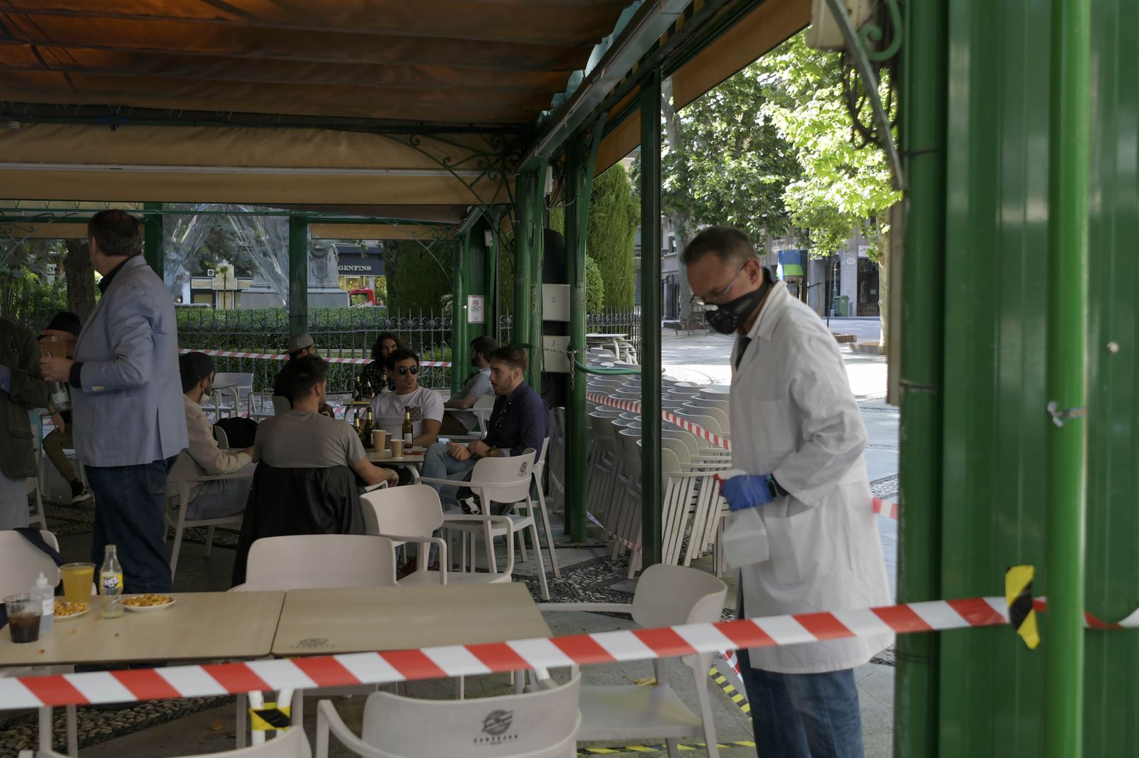 El Ayuntamiento permitirá a los bares ampliar el espacio de terrazas para poner el 100% de las mesas
