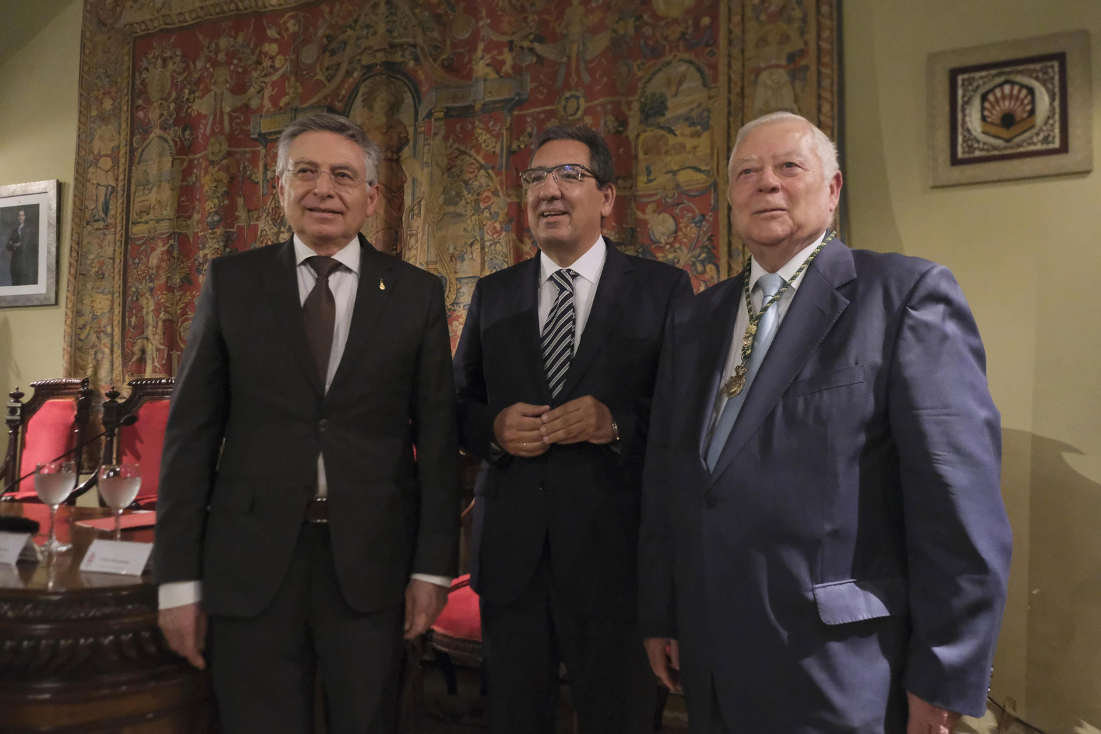 El ingreso del presidente de la Fundación Cajasol, Antonio Pulido, en la Real Academia de Córdoba, en imágenes