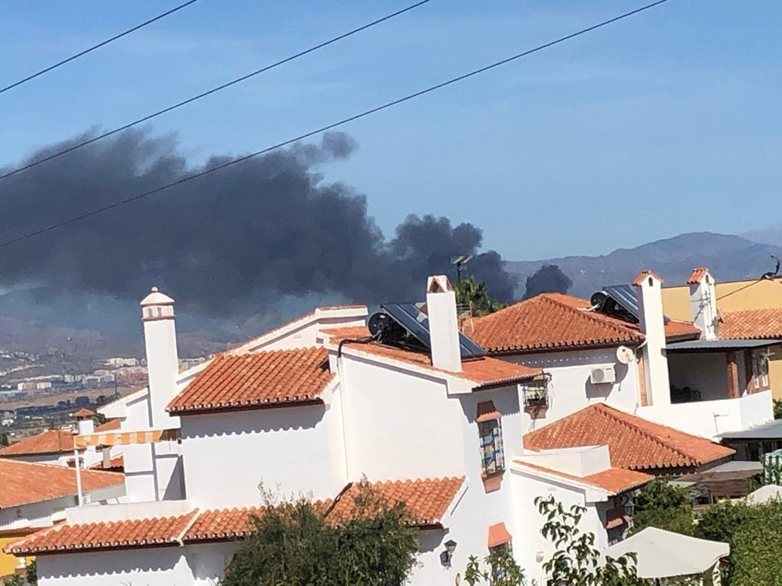 El incendio en el polígono Guadalhorce de Málaga, en fotos